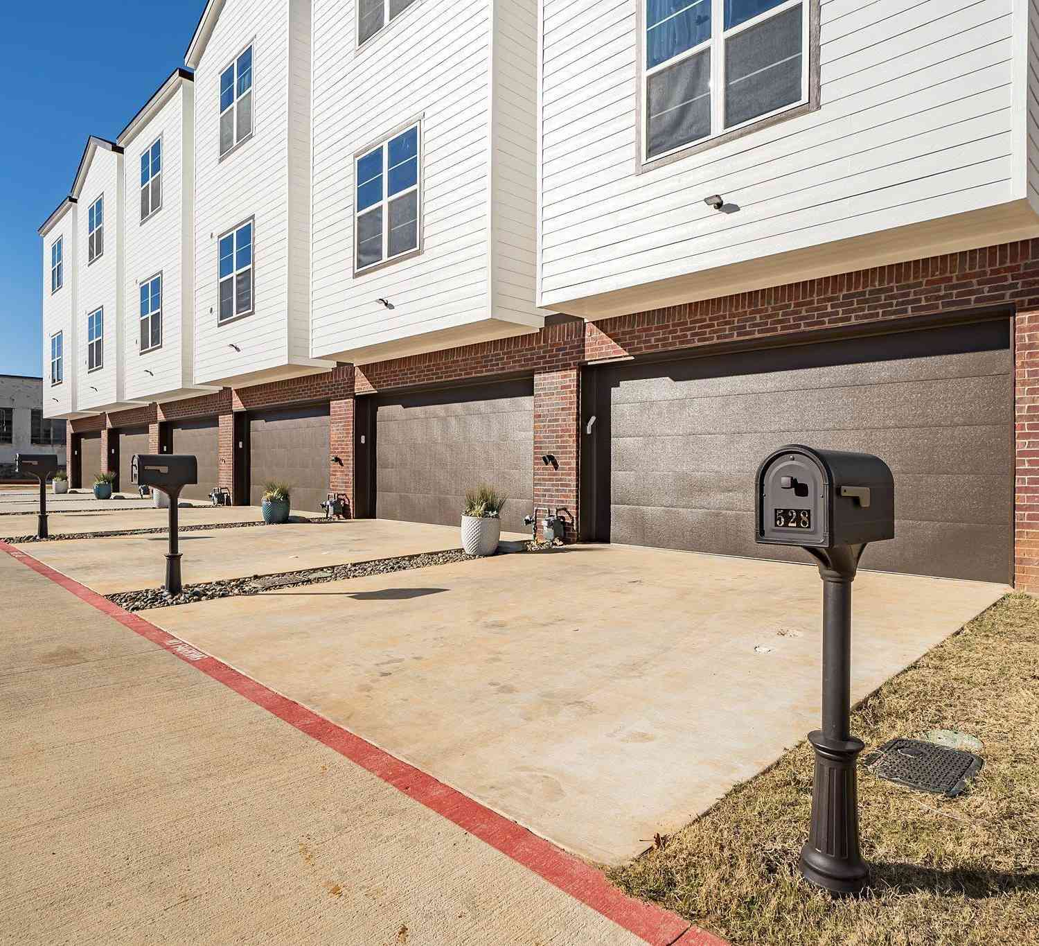 Townhouse For Sale - 556 Erwin<br/> Tyler, TX 75702