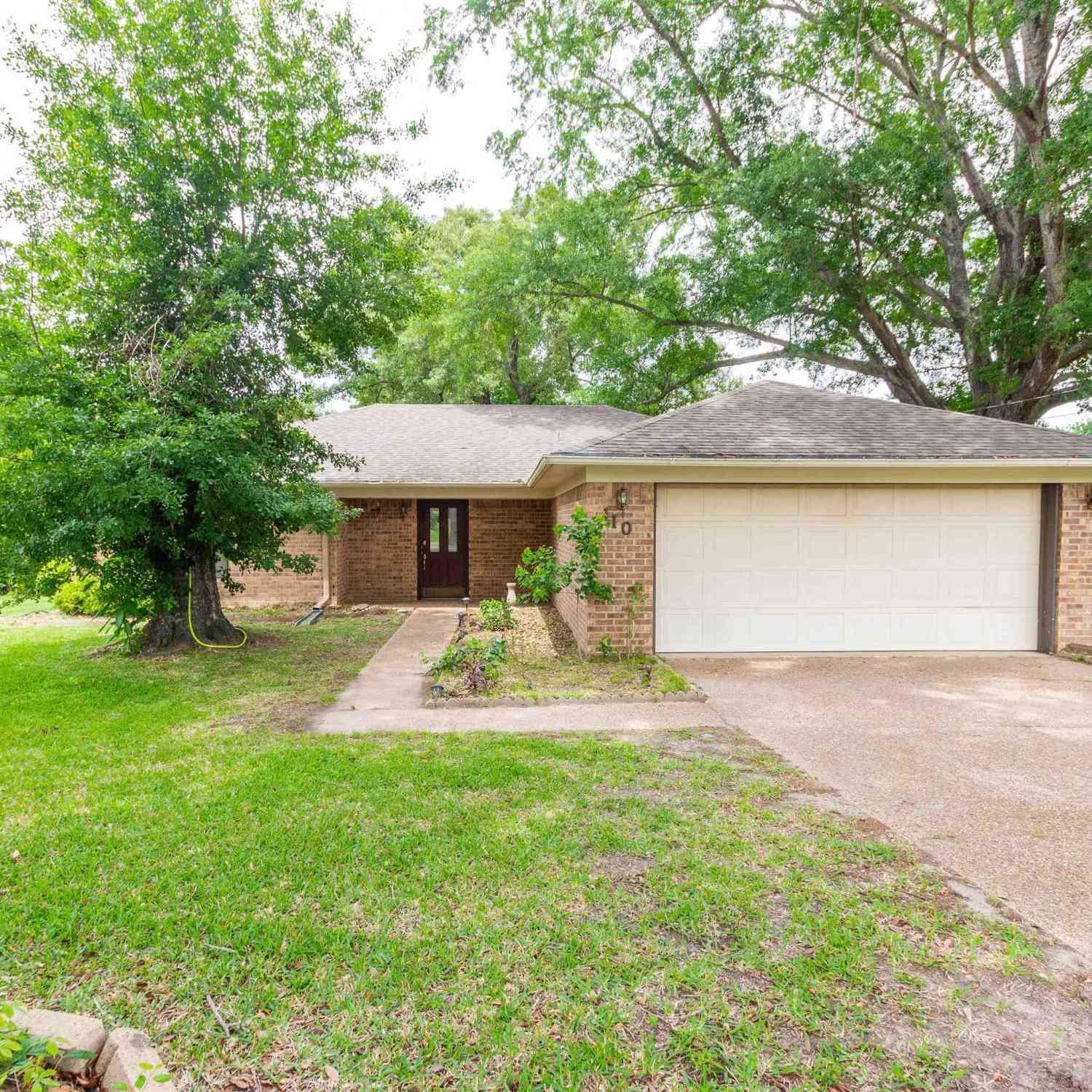 Homes For Sale - 110 Wendy Dr<br/> Whitehouse, TX 75791
