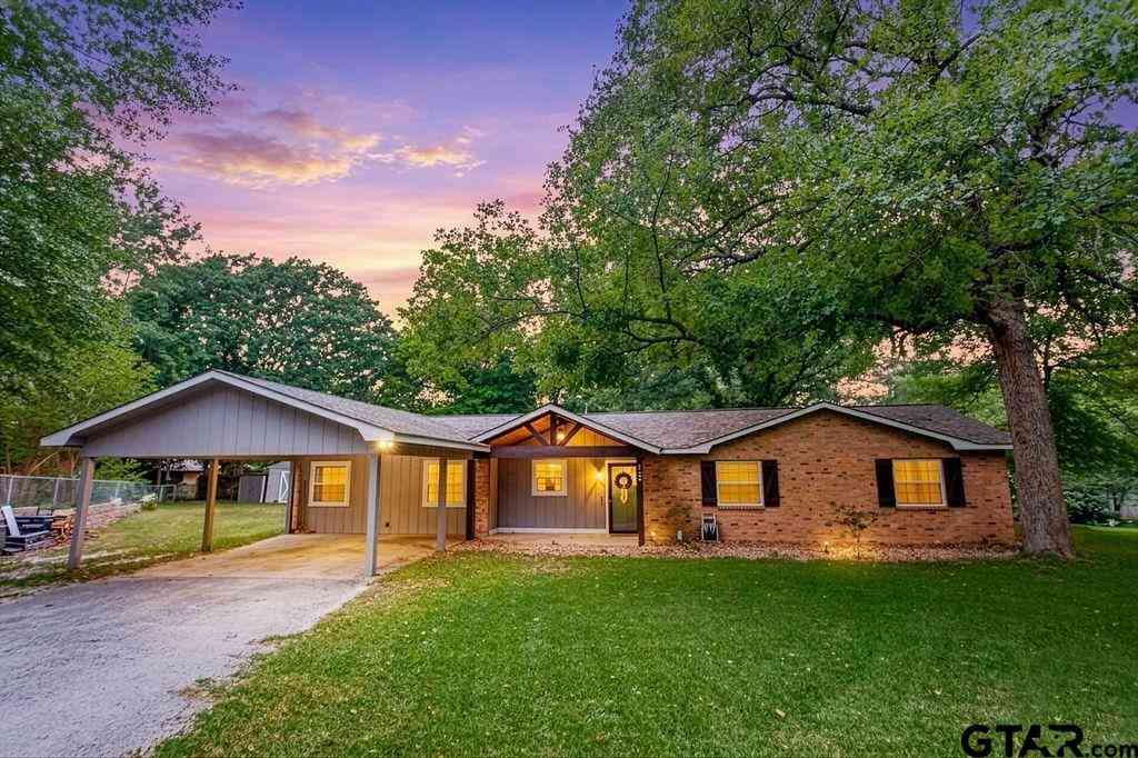 Homes For Sale - 105 Grass Knoll Dr.<br/> Hideaway, TX 75771