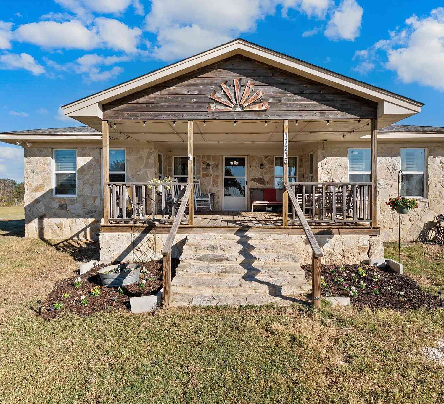 Homes For Sale - 17215 Tarlton Road<br/> Mabank, TX 75147