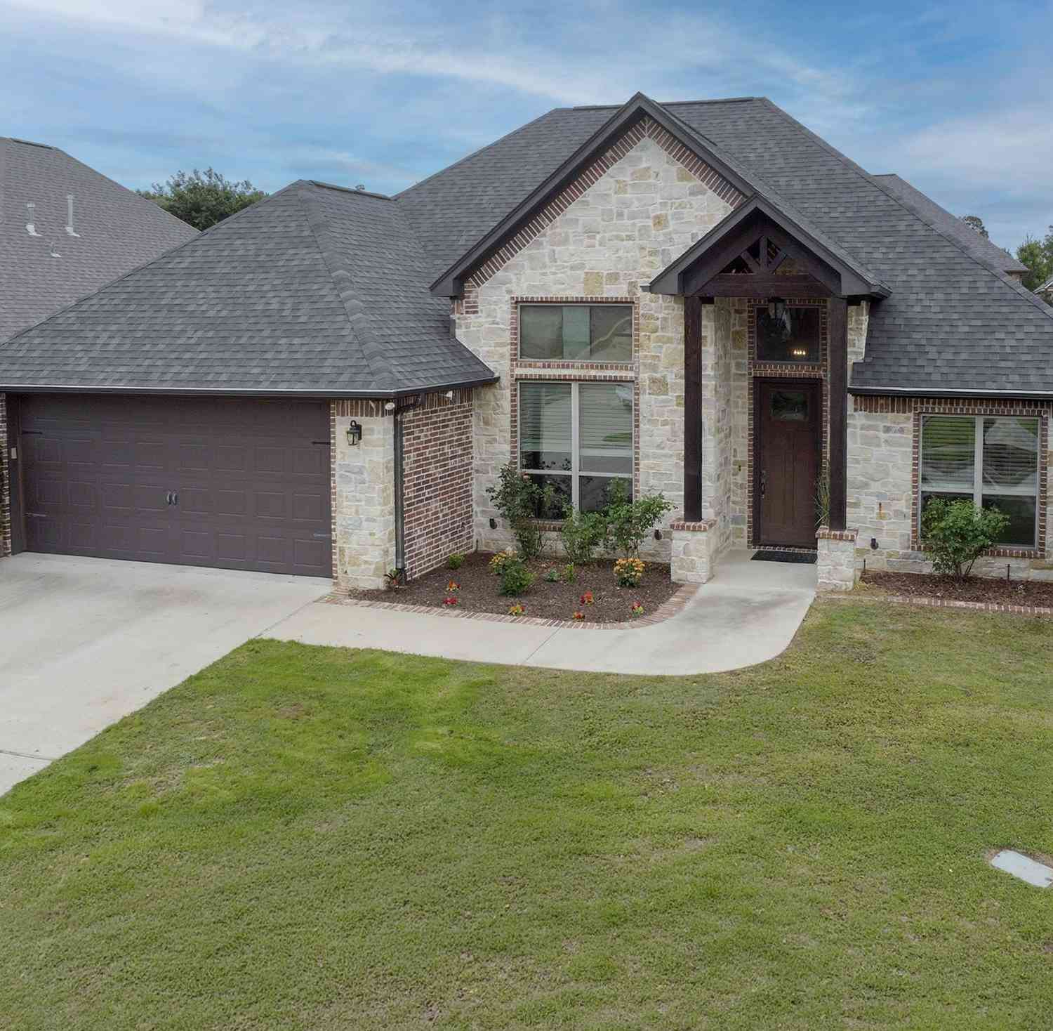 Homes For Sale - 18847 Spanish Oak Ct<br/> Flint, TX 75762