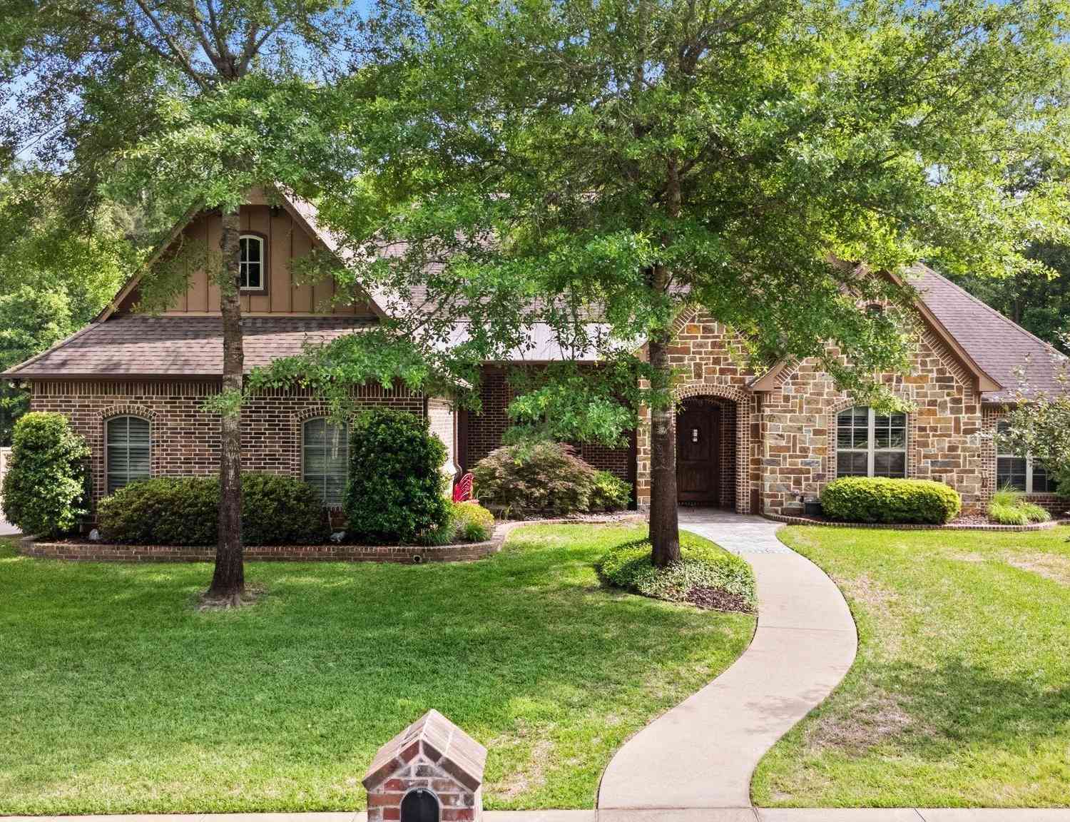 Homes For Sale - 1578 Cooks Crossing<br/> Tyler, TX 75703