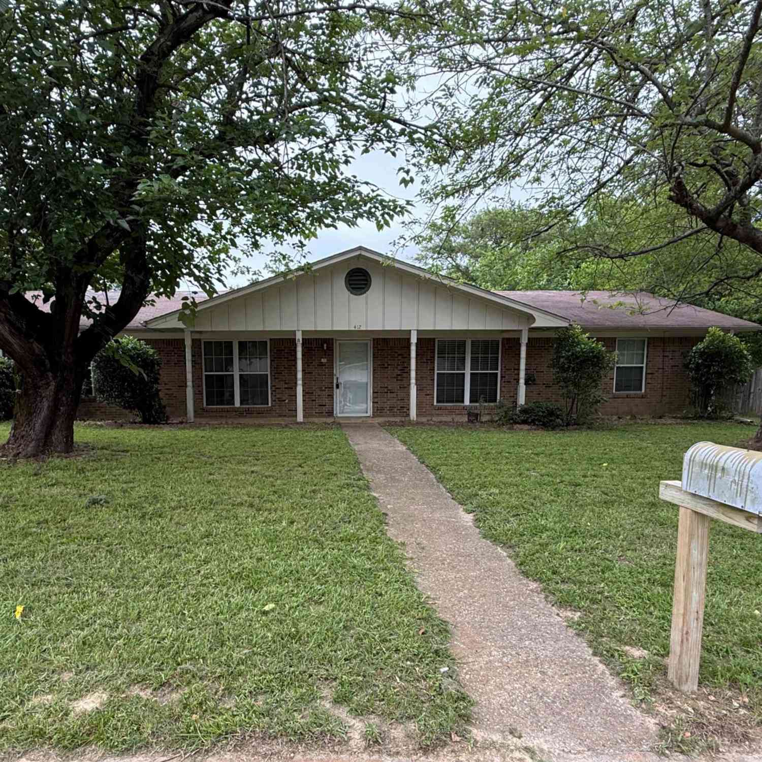 Homes For Sale - 412 Angelina St<br/> Jacksonville, TX 75766