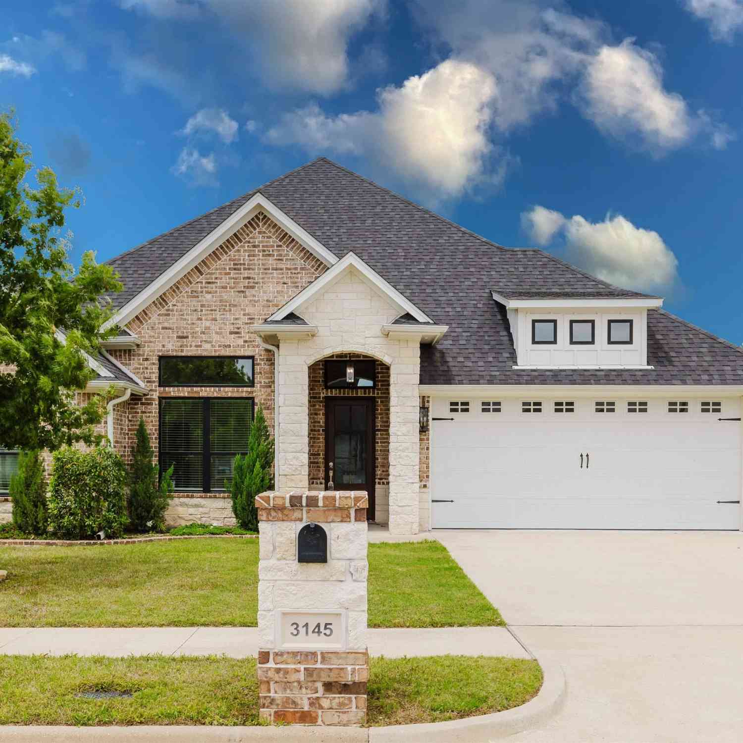Homes For Sale - 3145 Salado Creek Drive<br/> Tyler, TX 75703