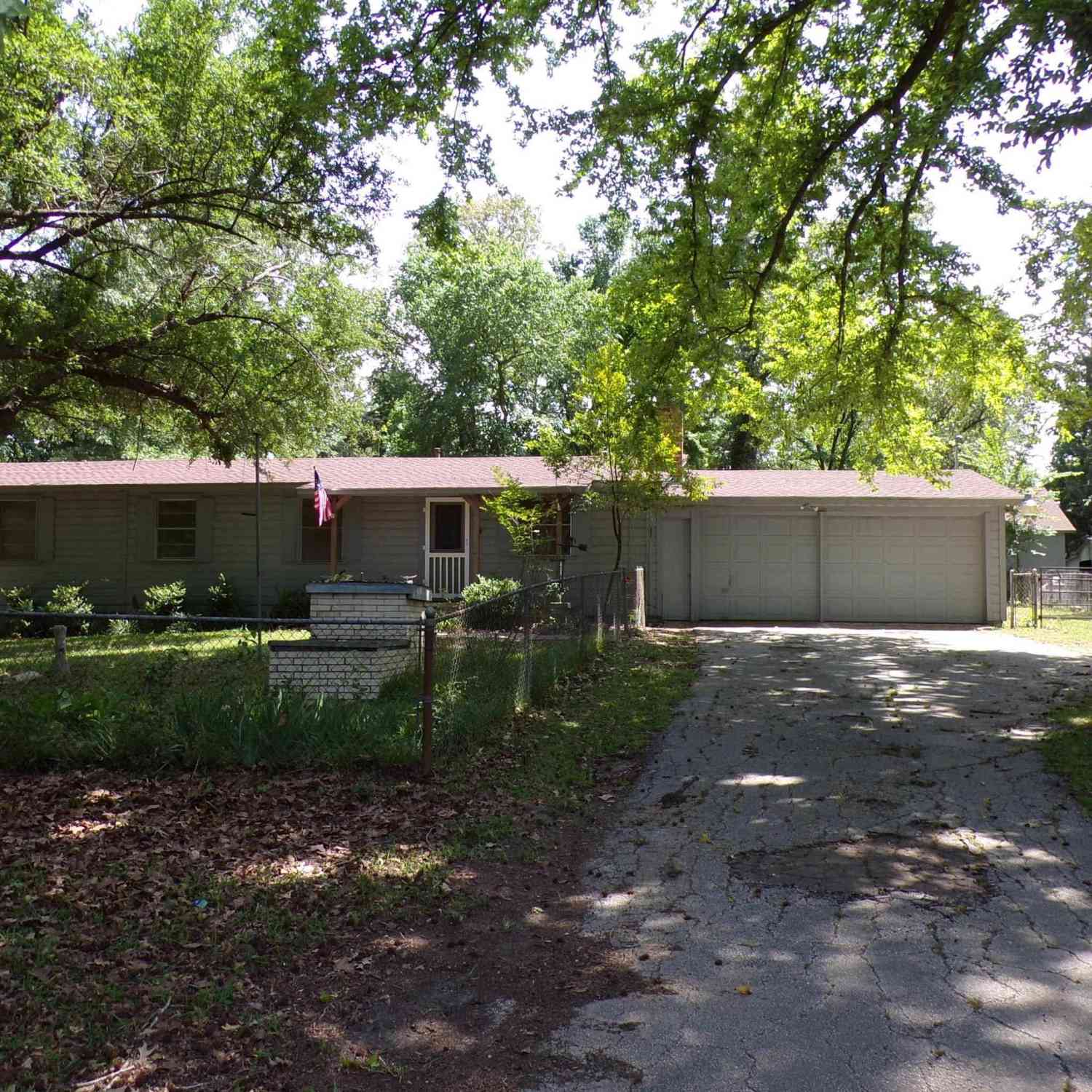 Homes For Sale - 13946 E Hwy 31 E<br/> Tyler, TX 75705