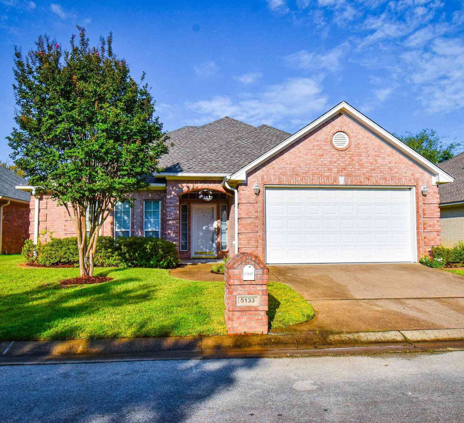 Homes For Sale - 5133 Avenham Ct<br/> Tyler, TX 75703