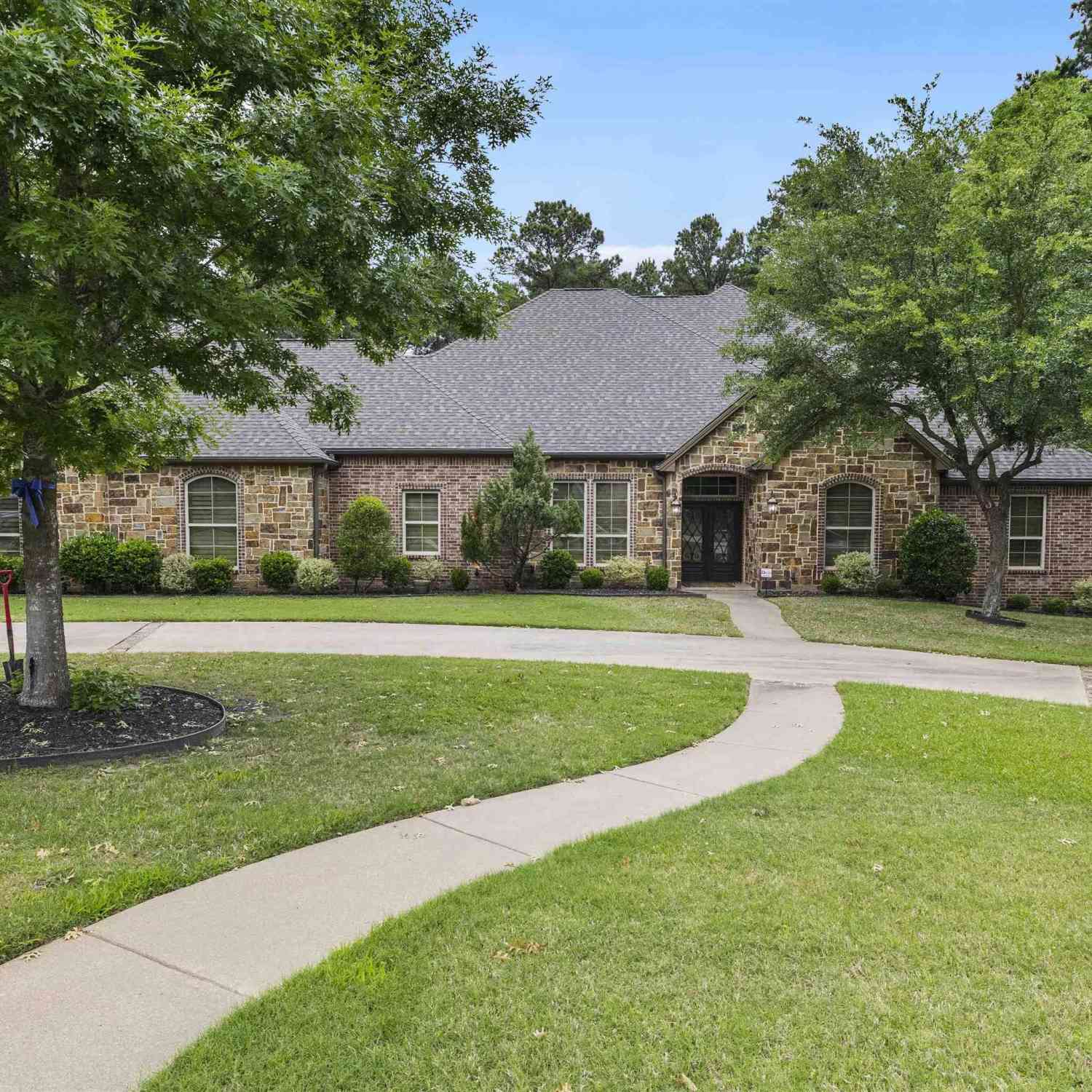 Homes For Sale - 6002 Graemont Blvd<br/> Tyler, TX 75703