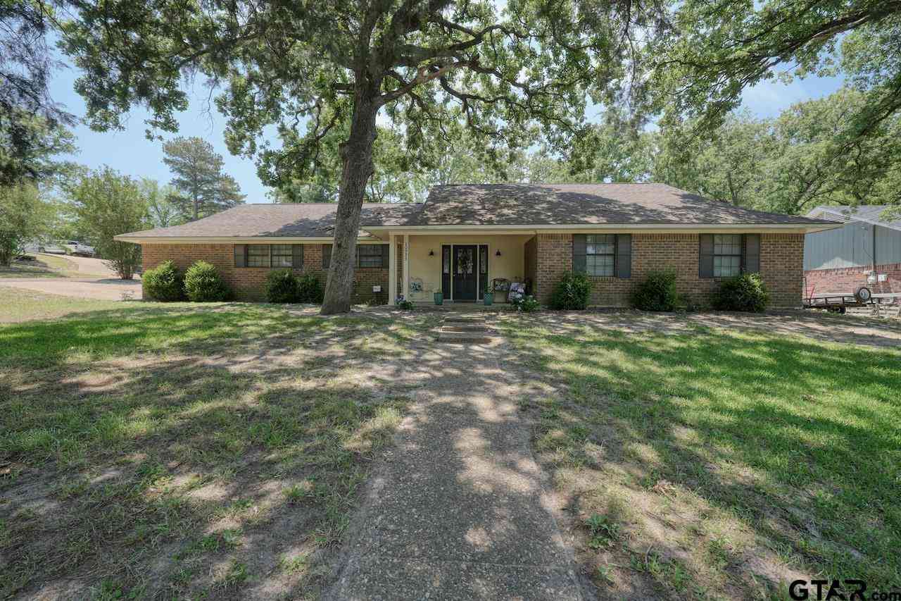 Homes For Sale - 10925 Mosswood Drive<br/> Tyler, TX 75703