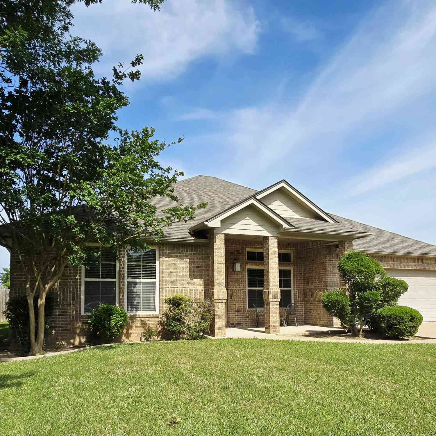 Homes For Sale - 2004 Silver Cove<br/> Whitehouse, TX 75791