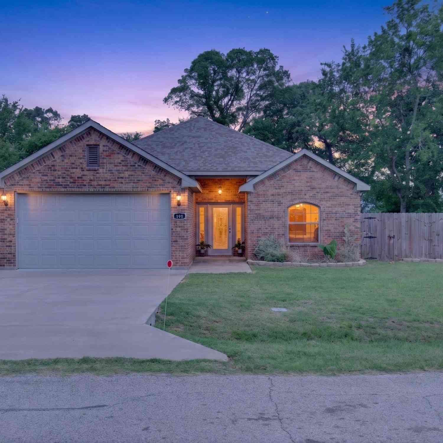 Homes For Sale - 134 Towering Oaks<br/> Tool, TX 75143