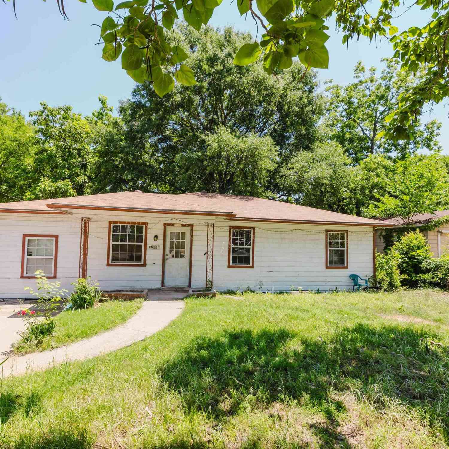 Homes For Sale - 1208 S Academy<br/> Tyler, TX 75701