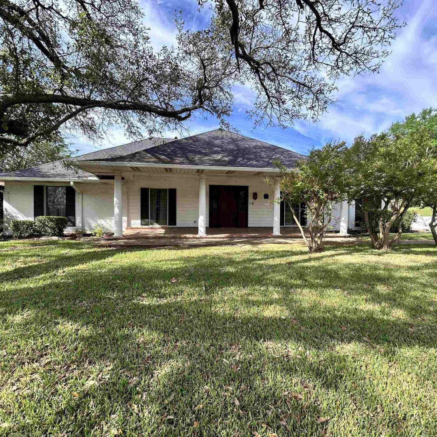 Homes For Sale - 1010 Pamela<br/> Rusk County, Henderson, TX 75654