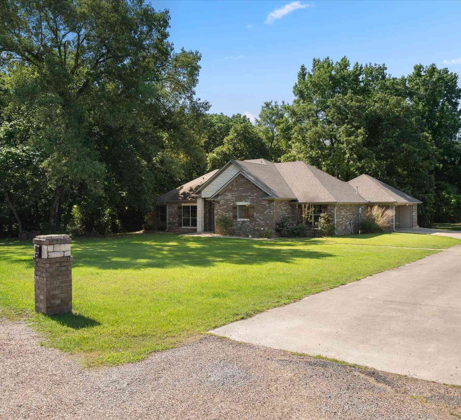 Homes For Sale - 100 Cr 4426<br/> Mount Pleasant, TX 75455