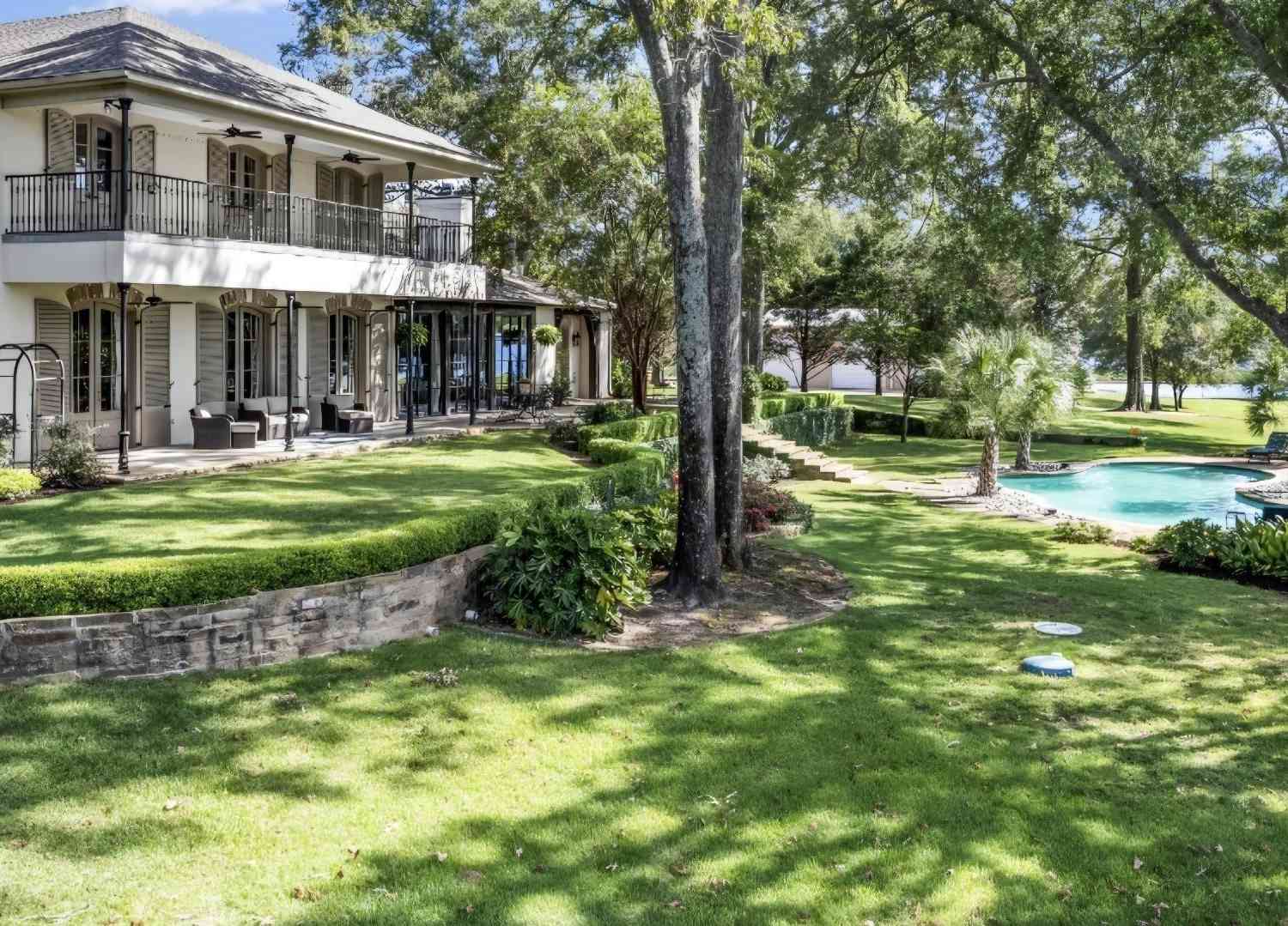 Homes For Sale - 3920 Smelley Road<br/> Longview, TX 75605