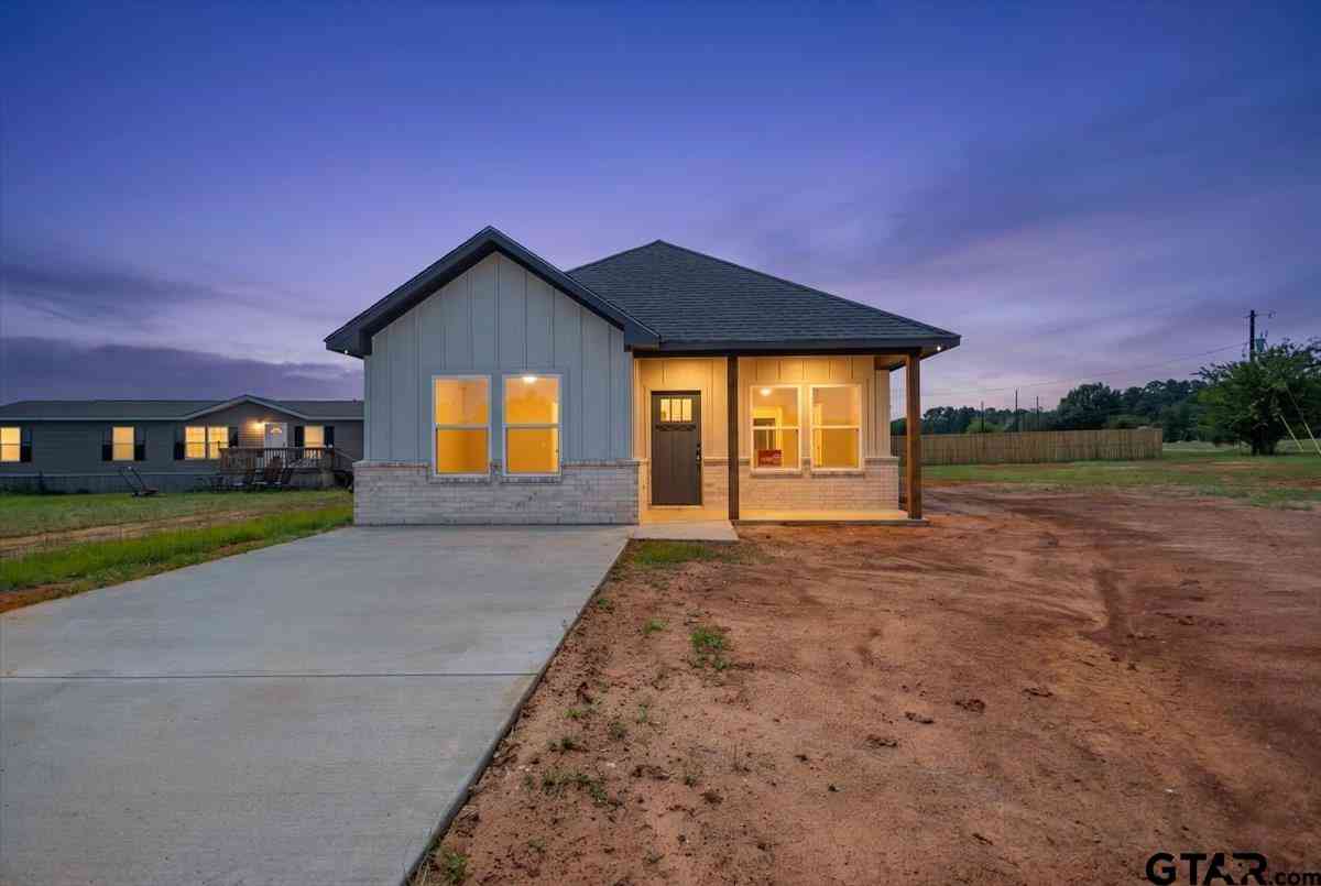 Homes For Sale - 162 Red Bud Cir<br/> Bullard, TX 75757
