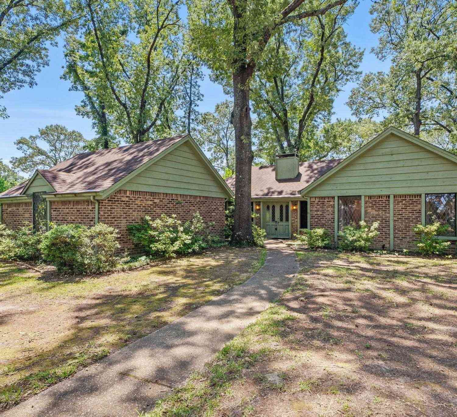 Homes For Sale - 1206 Hampton Lane<br/> Tyler, TX 75701