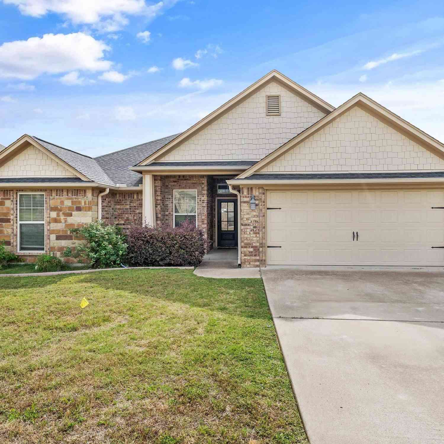 Homes For Sale - 7376 Flat Rock<br/> Tyler, TX 75703