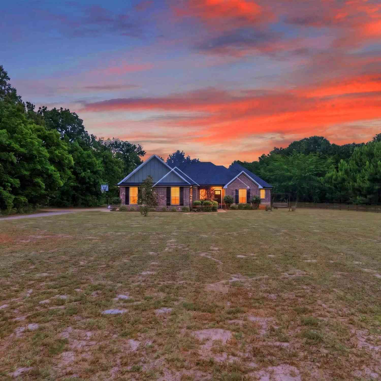 Homes For Sale - 14676 County Road 424<br/> Lindale, TX 75771