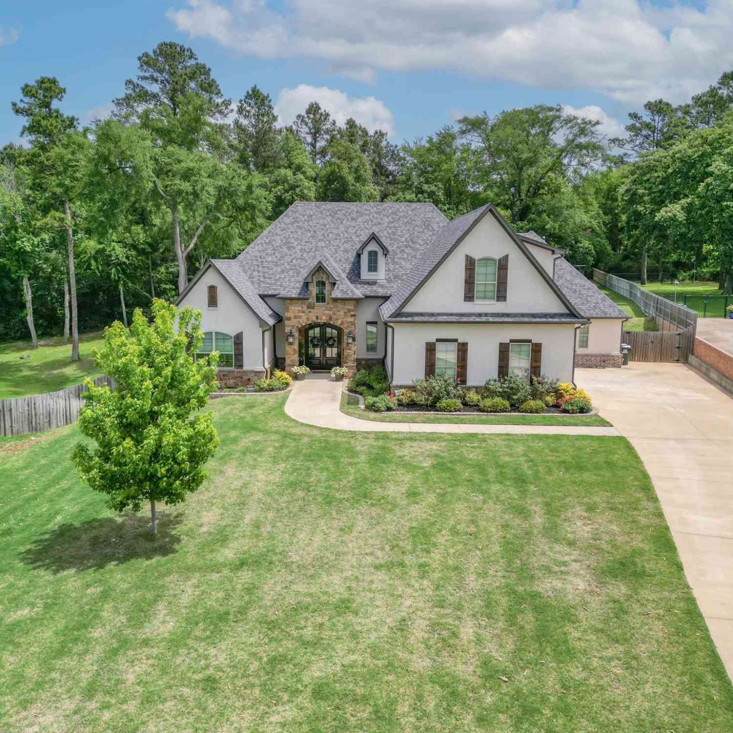 Homes For Sale - 11056 Hidden Hollow Ln<br/> Tyler, TX 75703