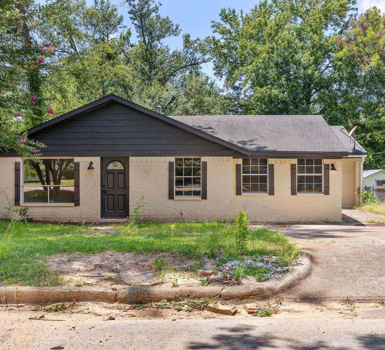 Homes For Sale - 1538 N Hill<br/> Tyler, TX 75702