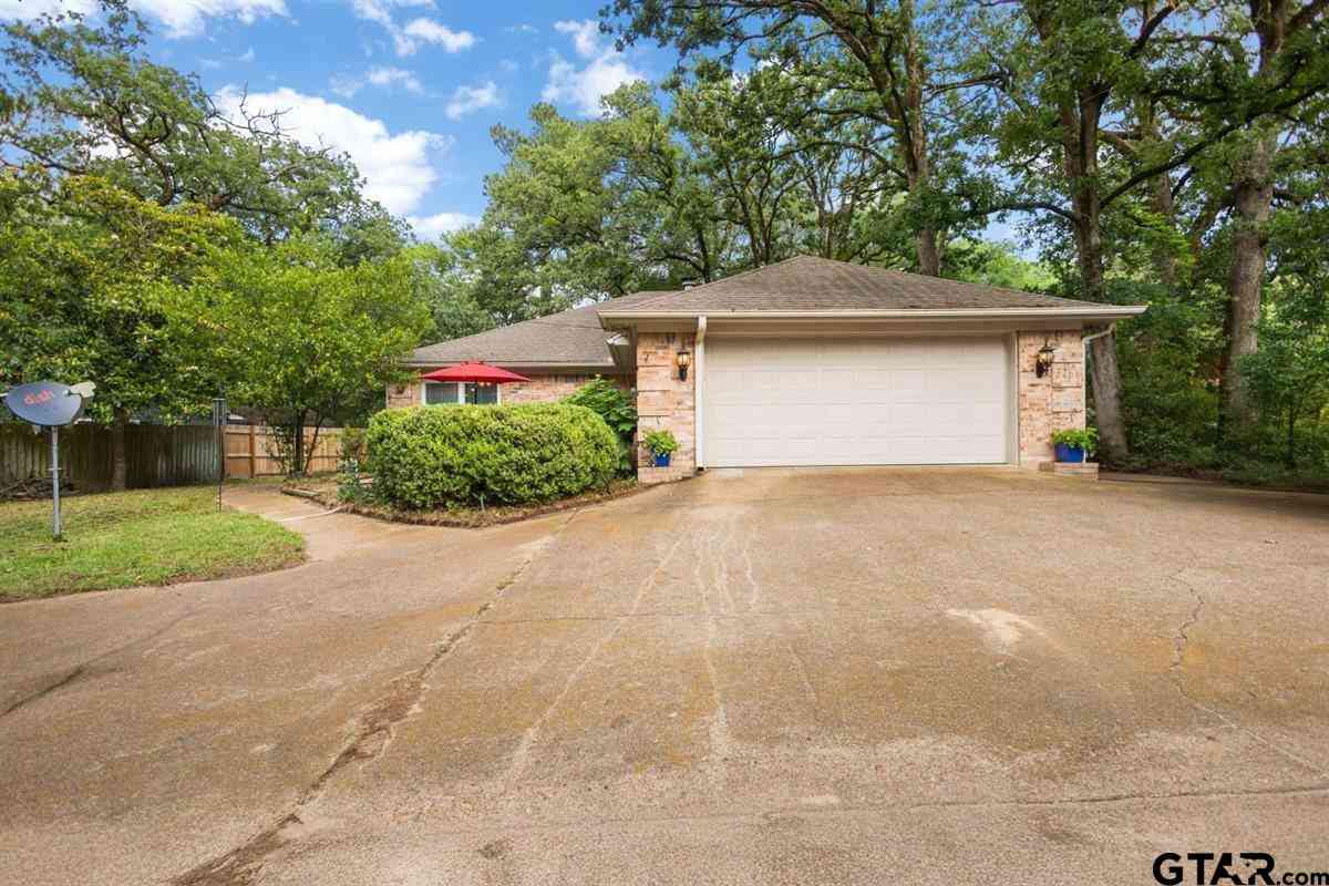 Homes For Sale - 241 Hideaway Lane Central<br/> Hideaway, TX 75771