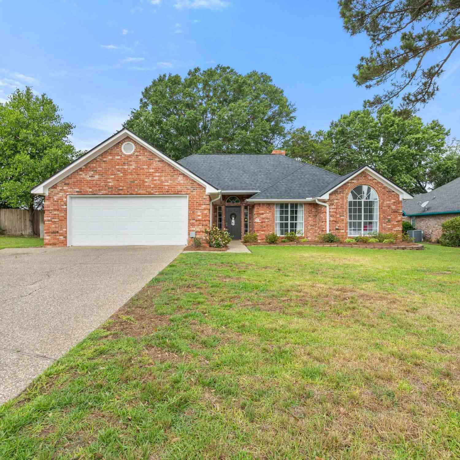 Homes For Sale - 19234 Honeysuckle Drive<br/> Flint, TX 75762