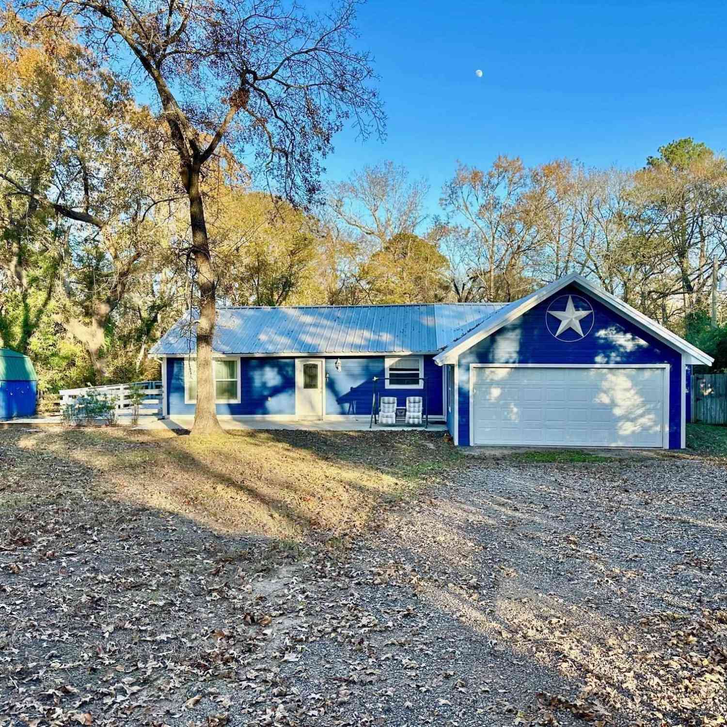Homes For Sale - 20489 W Grove Club Lake Rd.<br/> Whitehouse, TX 75791