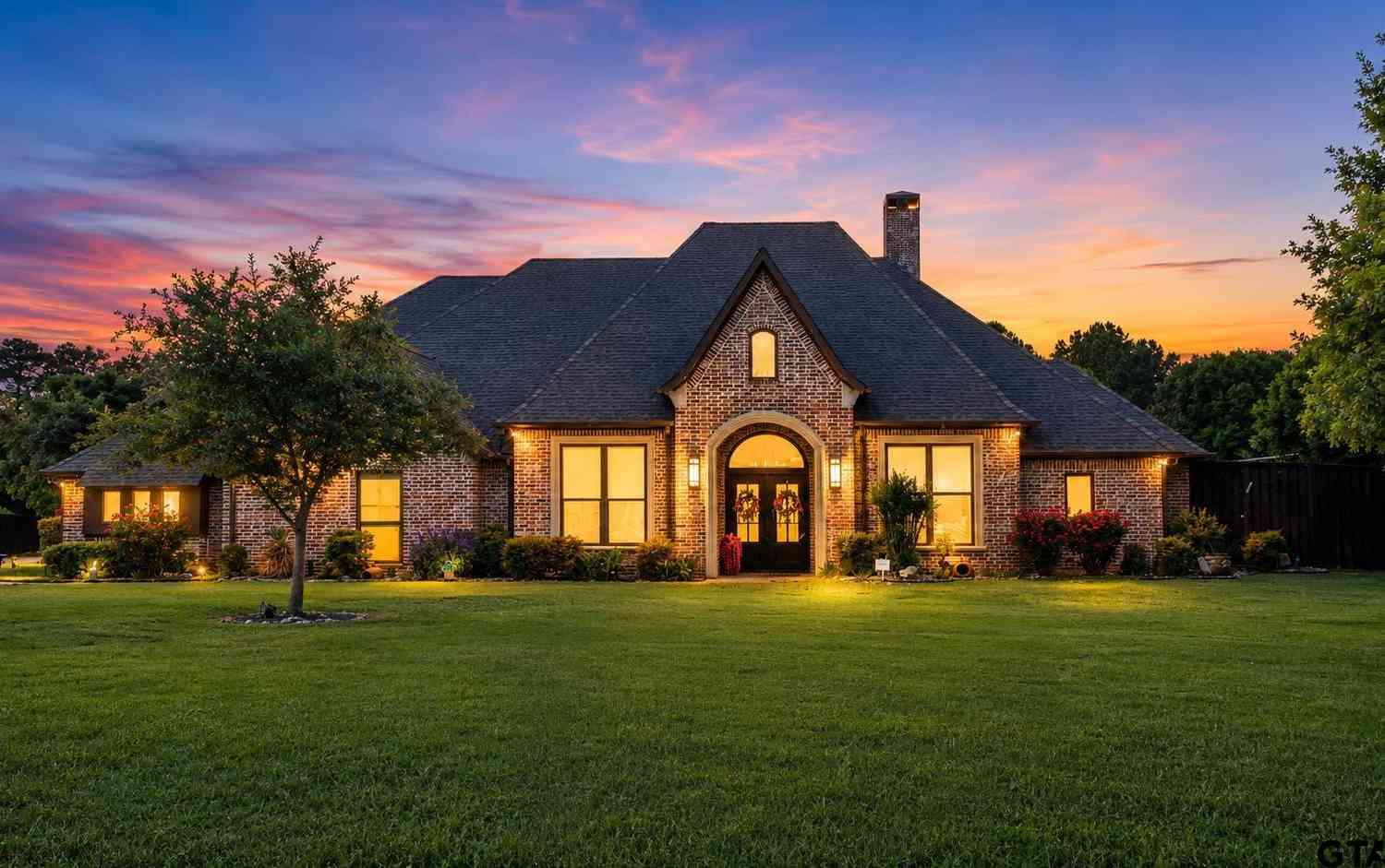 Homes For Sale - 5200 Lago Vista Dr<br/> Athens, TX 75752