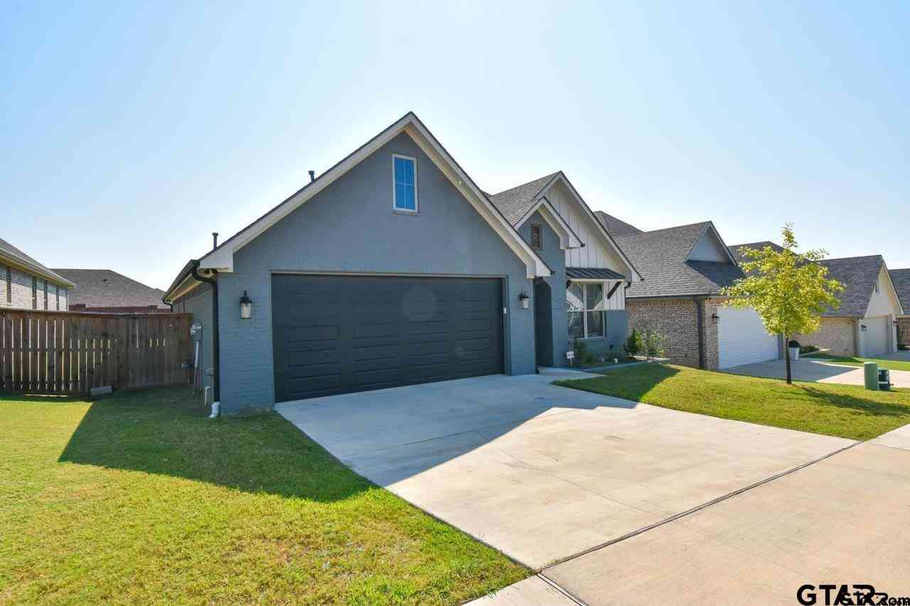 Homes For Sale - 7012 Hillside Avenue<br/> Tyler, TX 75707