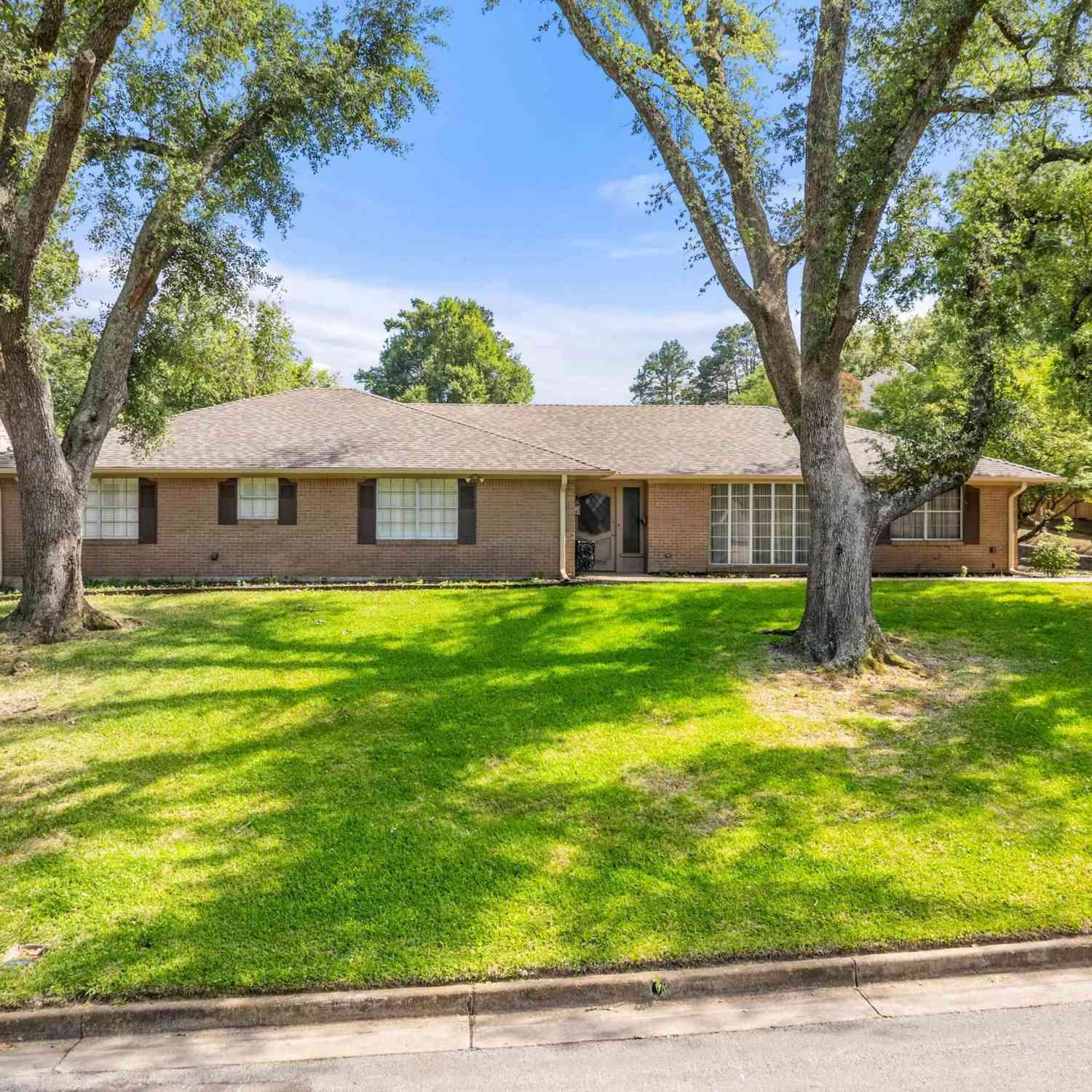 Homes For Sale - 1023 Wilmington Pl<br/> Tyler, TX 75701