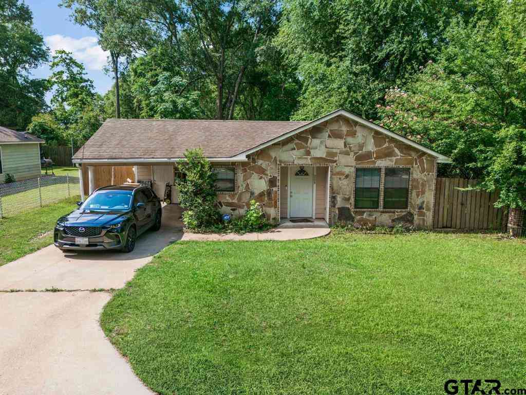 Homes For Sale - 208 Richardson Street<br/> Longview, TX 75602
