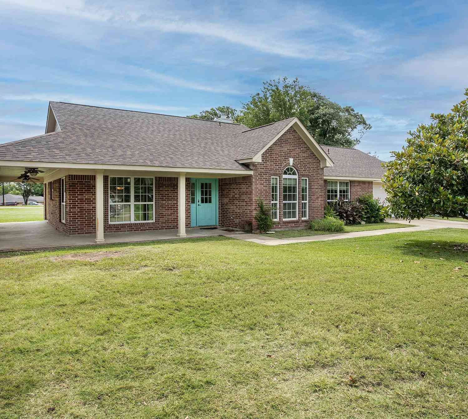 Homes For Sale - 21750 Lakewood Ln<br/> Chandler, TX 75758