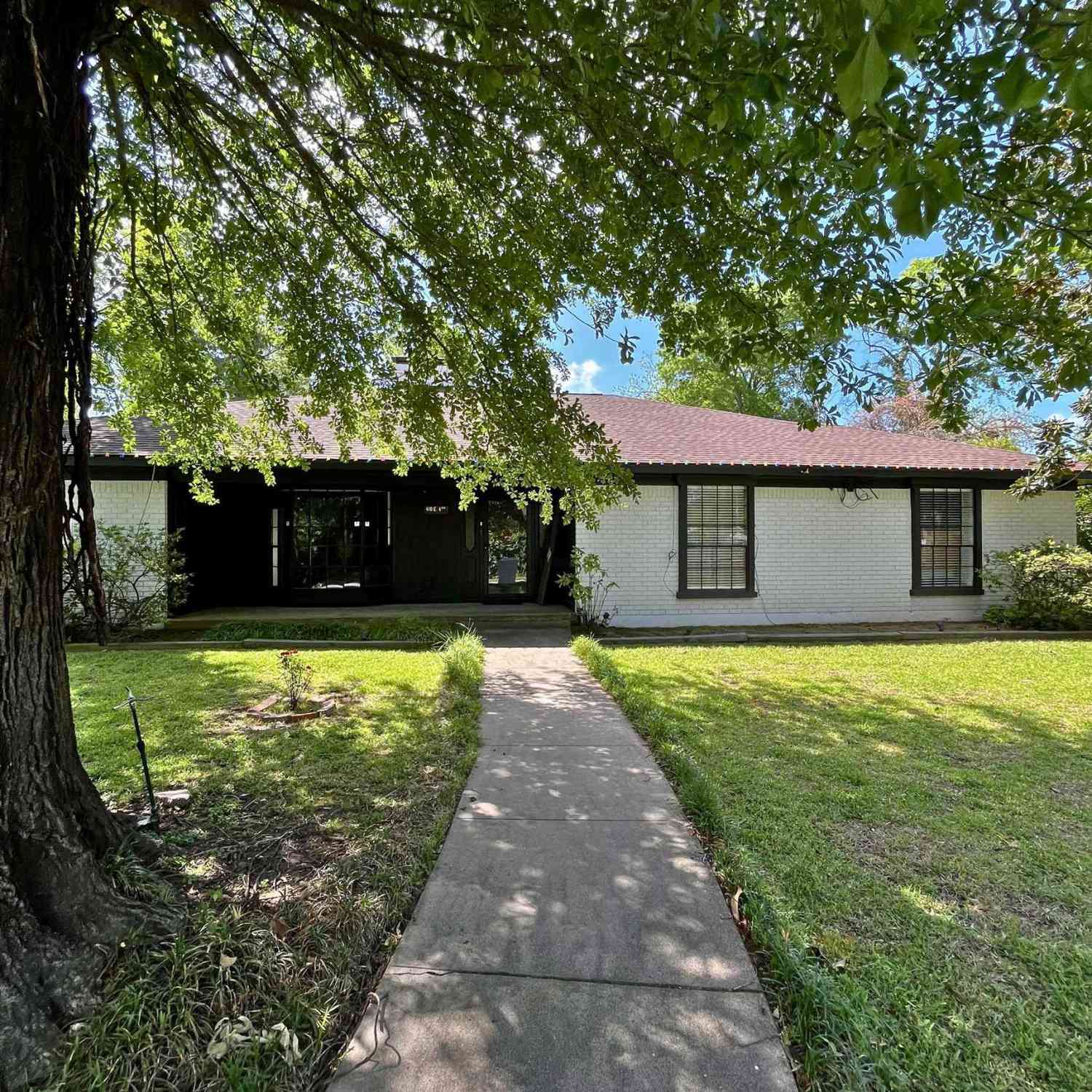 Homes For Sale - 410 E 4th Street<br/> Mount Pleasant, TX 75455
