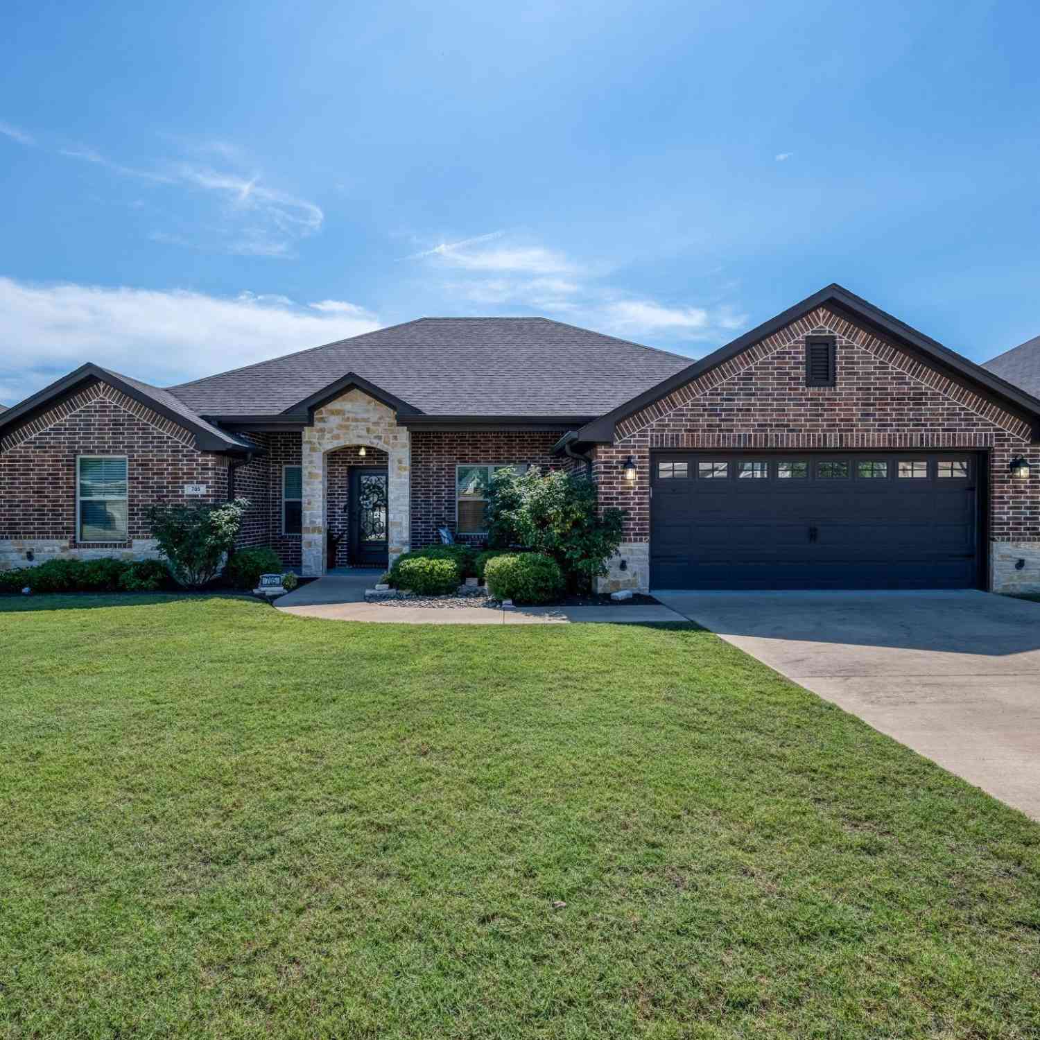 Homes For Sale - 705 Reno<br/> Chandler, TX 75758