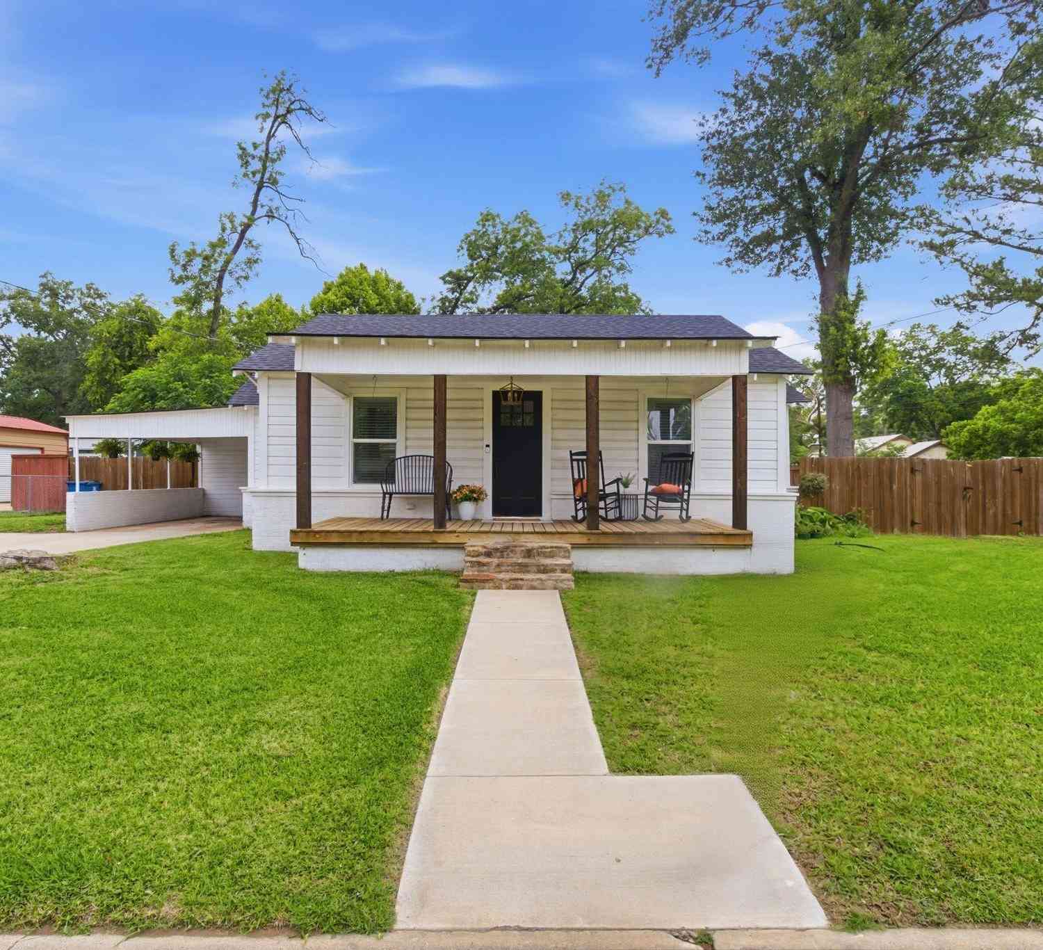 Homes For Sale - 307 Locust Street<br/> Winnsboro, TX 75494