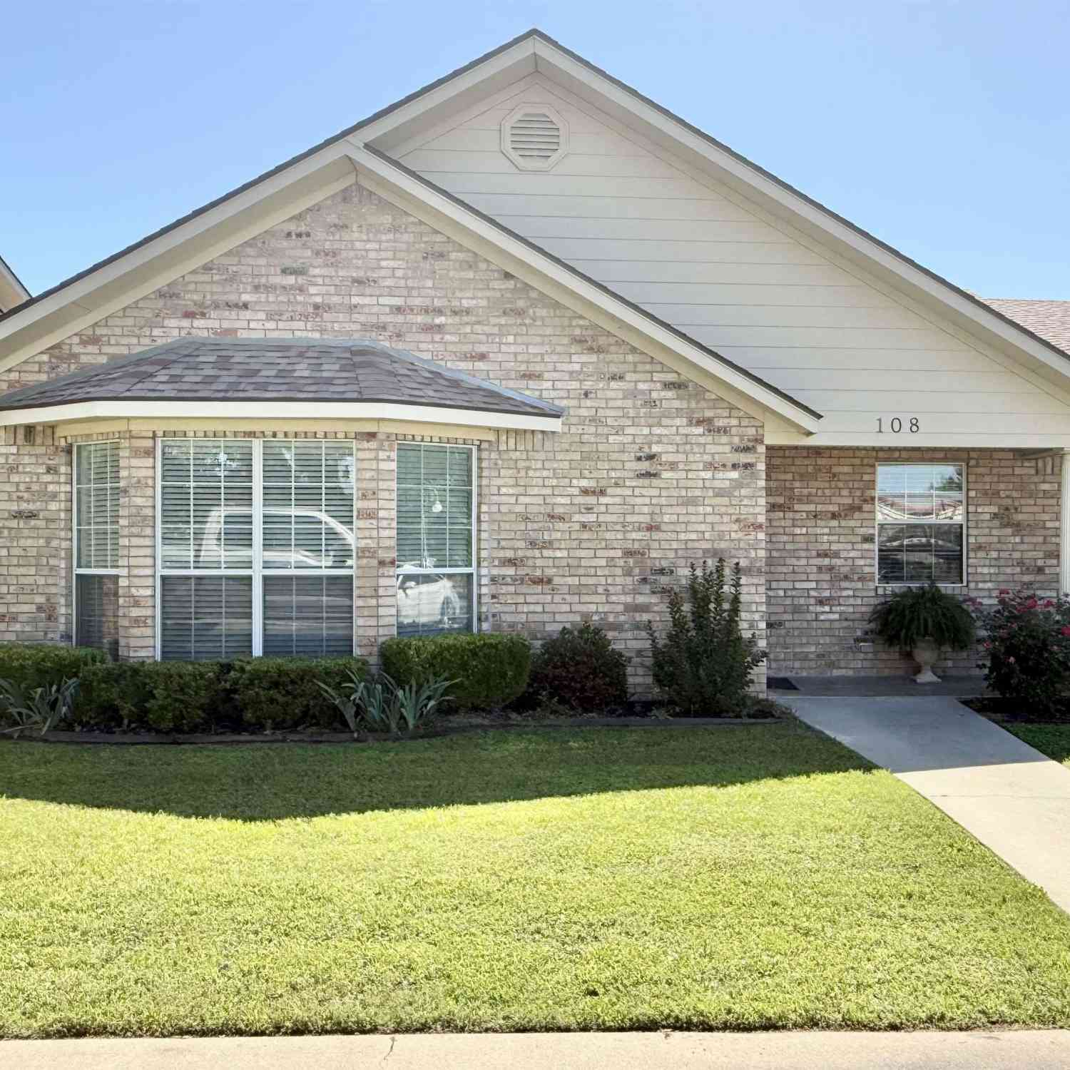 Townhouse For Sale - 108 Pr 1311<br/> Mount Pleasant, TX 75455