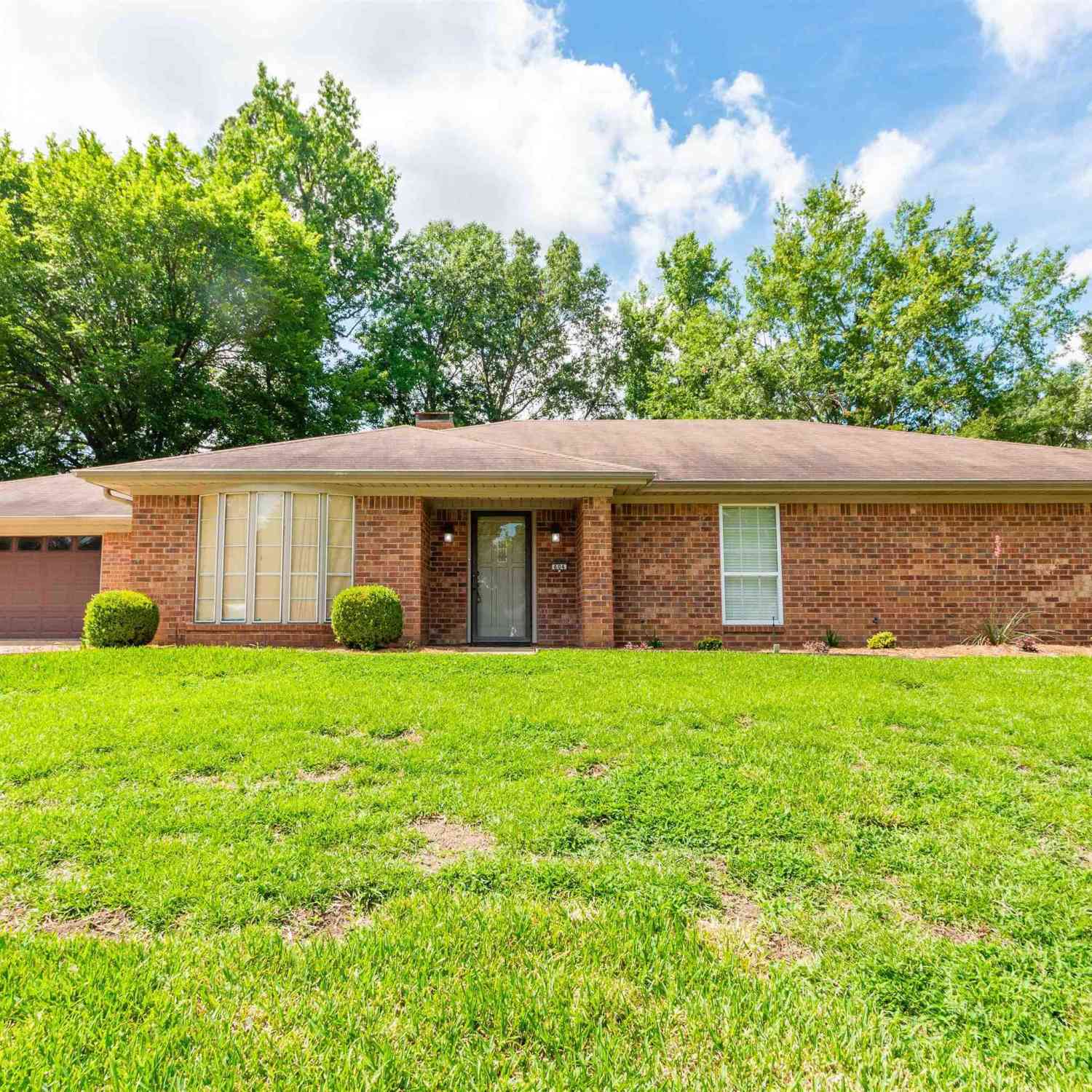 Homes For Sale - 604 Hampshire St<br/> Longview, TX 75605
