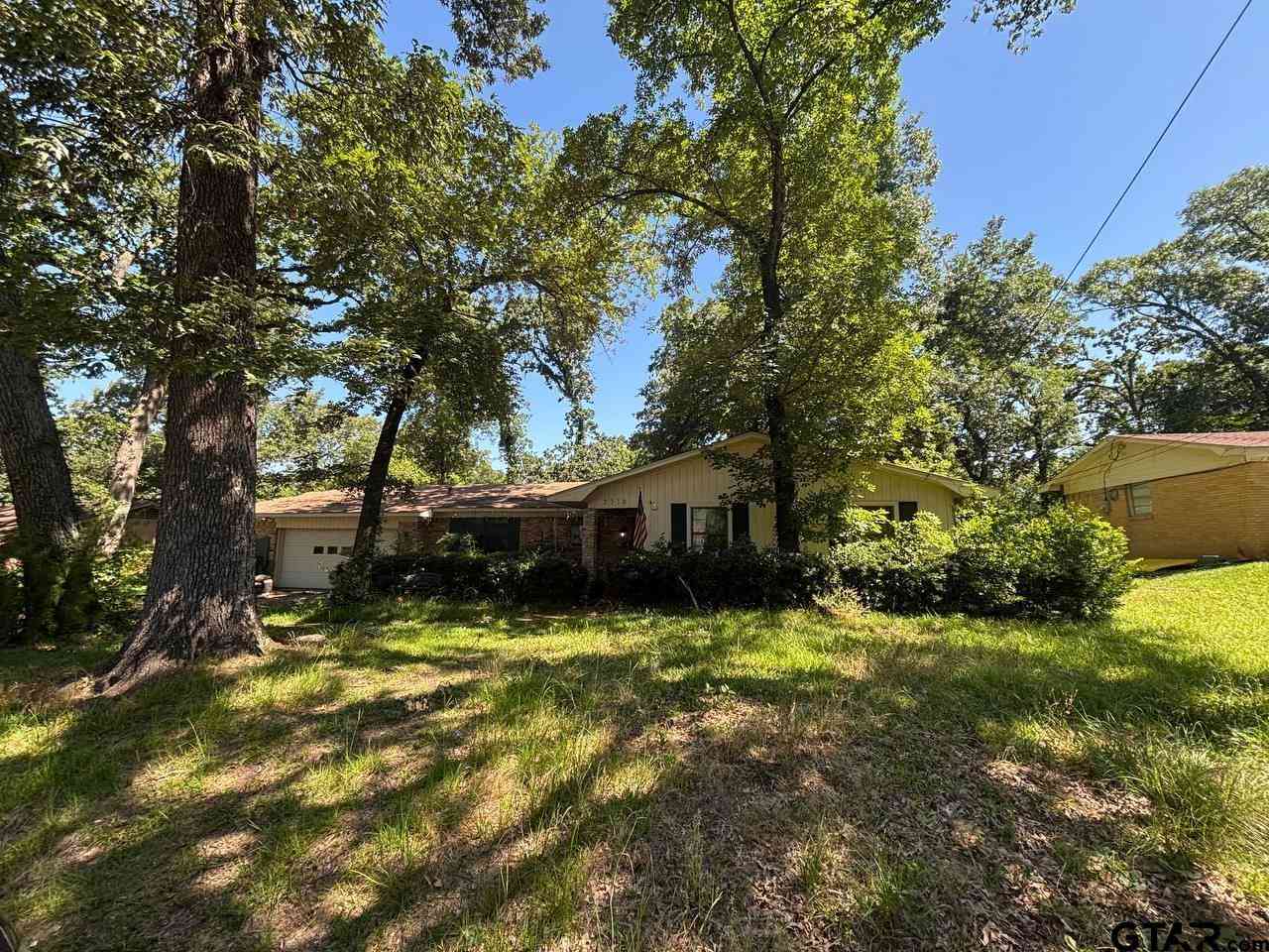 Homes For Sale - 3318 Timberlane Dr<br/> Tyler, TX 75701