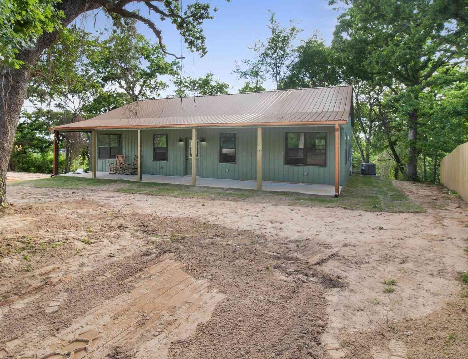 Homes For Sale - 22522 Pine Street<br/> Flint, TX 75762