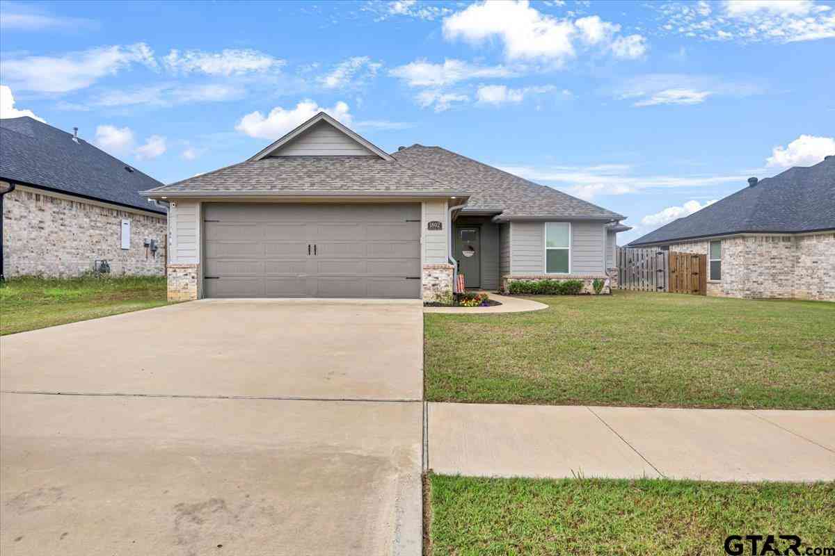 Homes For Sale - 1802 Forestdale Boulevard<br/> Whitehouse, TX 75791