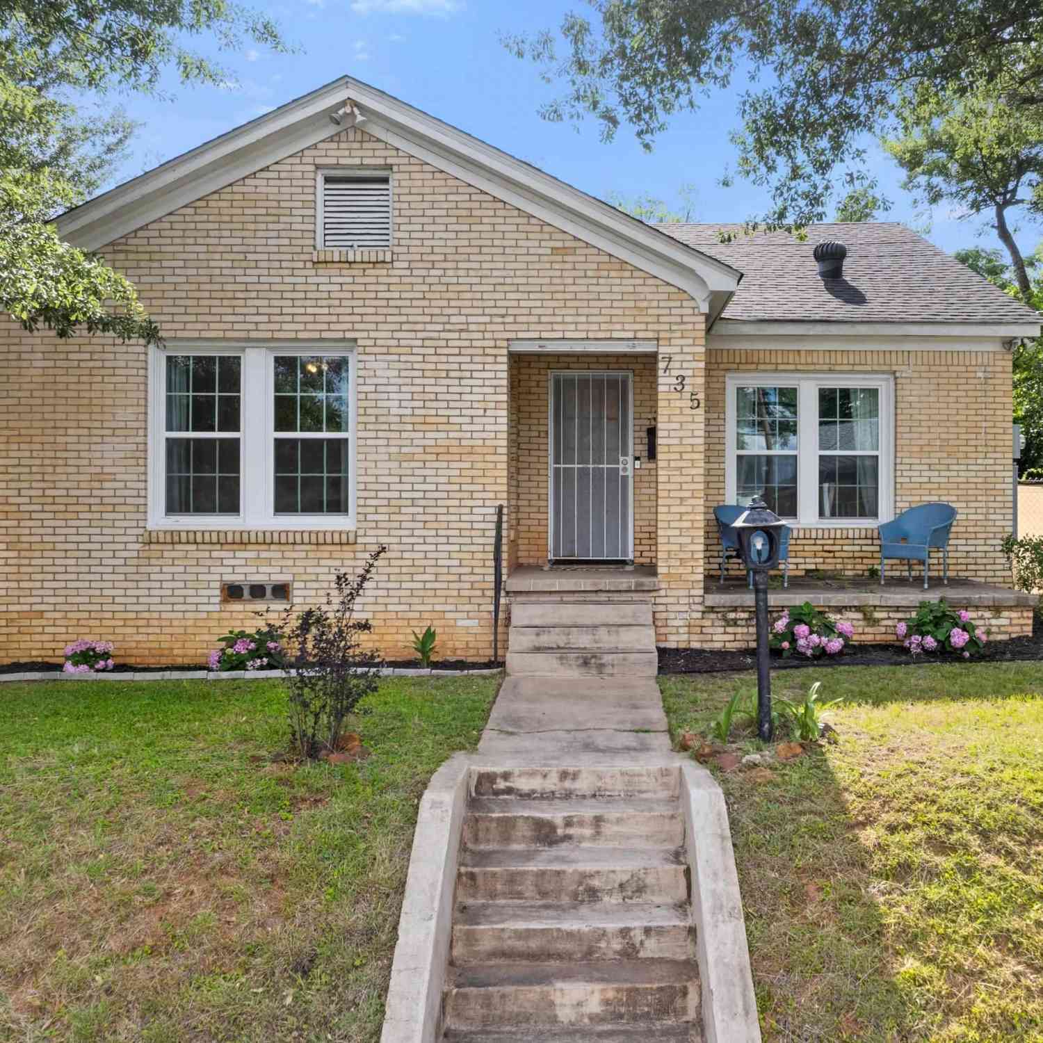 Homes For Sale - 735 Donnybook  Ave<br/> Tyler, TX 75701