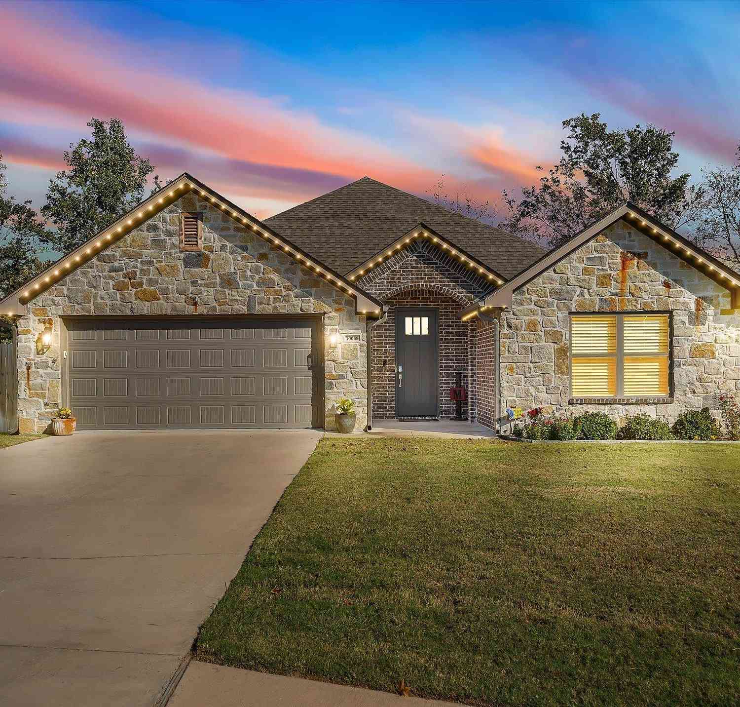 Homes For Sale - 10059 Dayspring Drive<br/> Flint, TX 75762