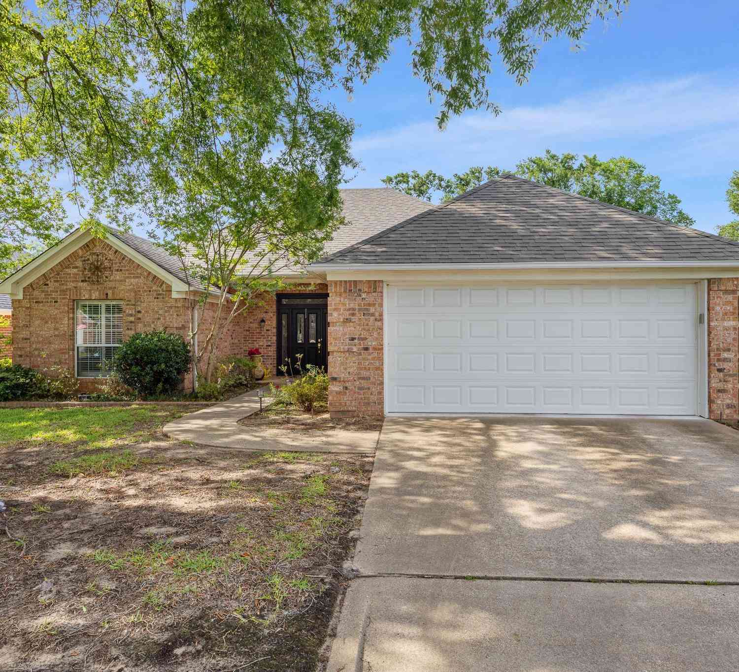 Homes For Sale - 605 Shiloh Ridge<br/> Tyler, TX 75703