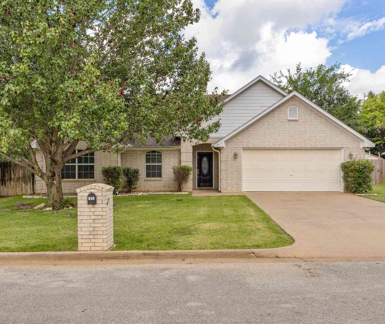 Homes For Sale - 111 Bluebird<br/> Whitehouse, TX 75791