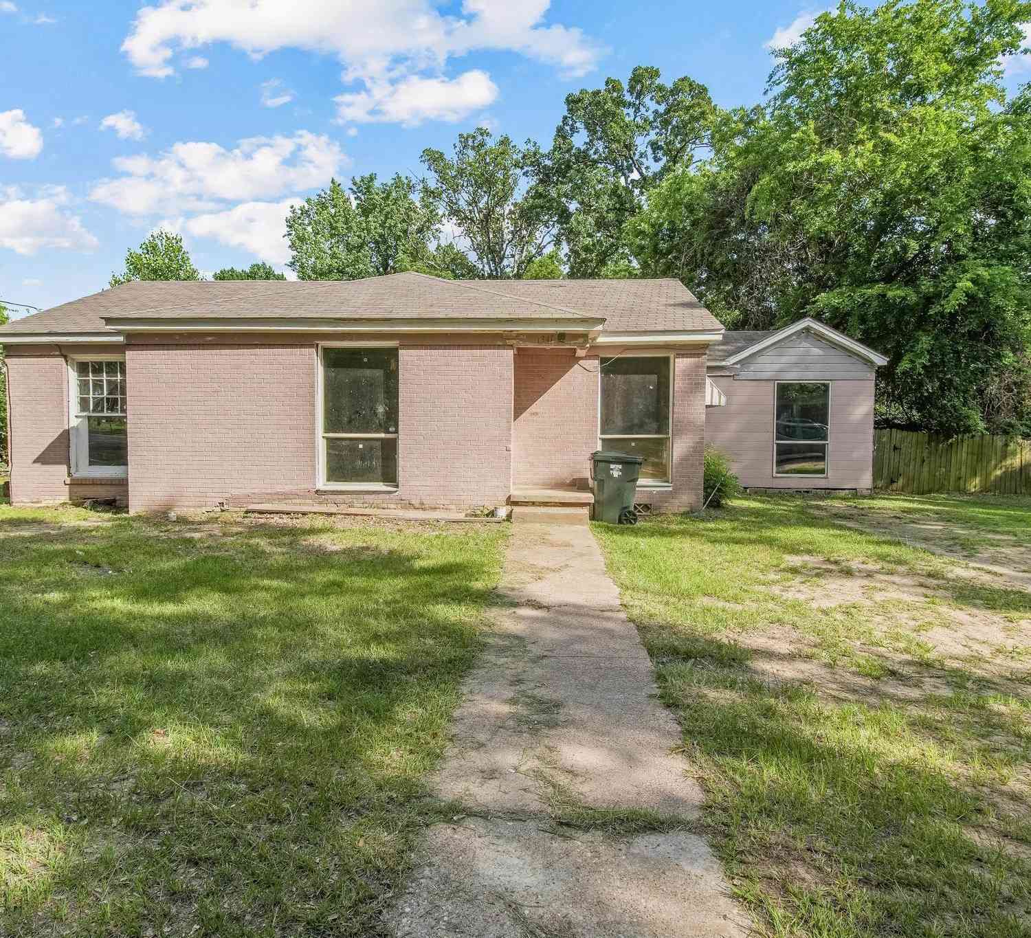 Homes For Sale - 1341 Bellaire Dr<br/> Tyler, TX 75702