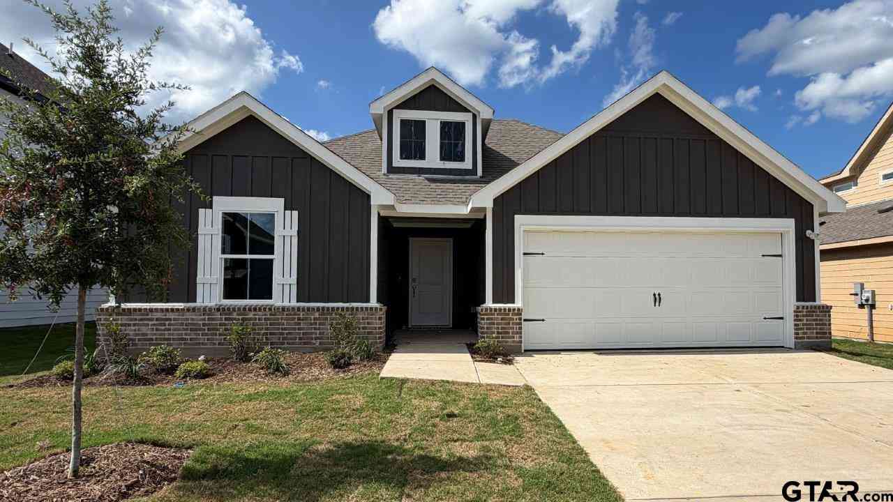 Homes For Sale - 3013 Hidden Valley Drive<br/> Lindale, TX 75706