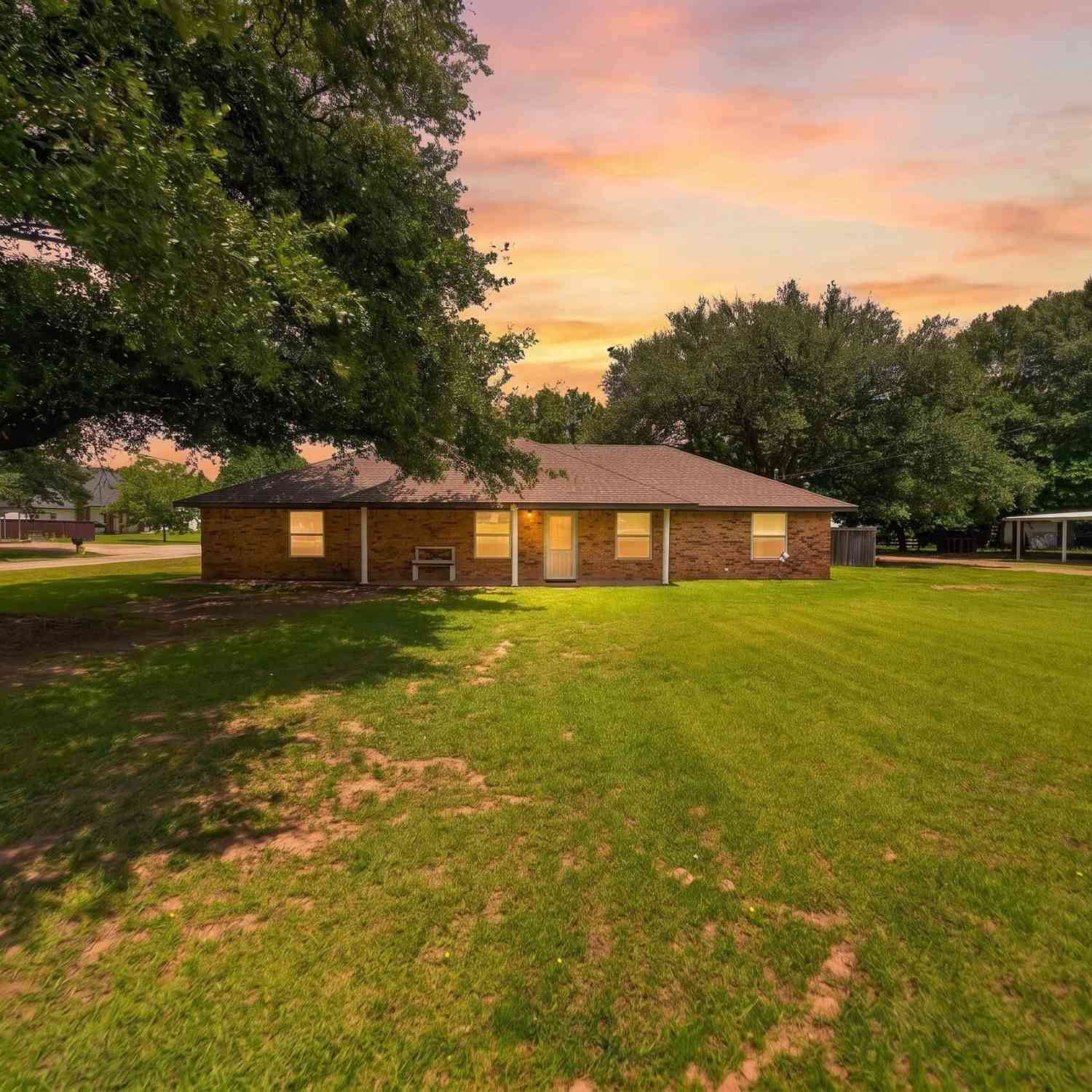 Homes For Sale - 709 S Oak St<br/> Van Zandt County, Van, TX 75790