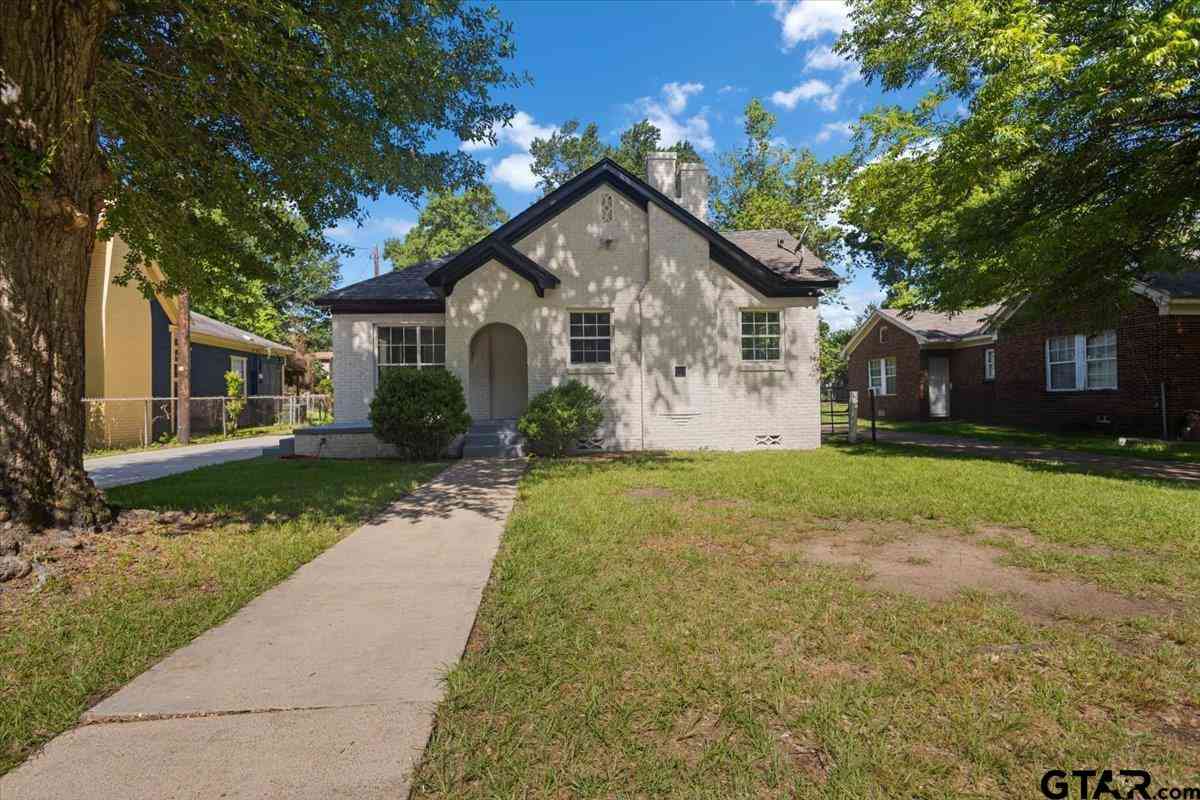 Homes For Sale - 1304 N Ross<br/> Tyler, TX 75702