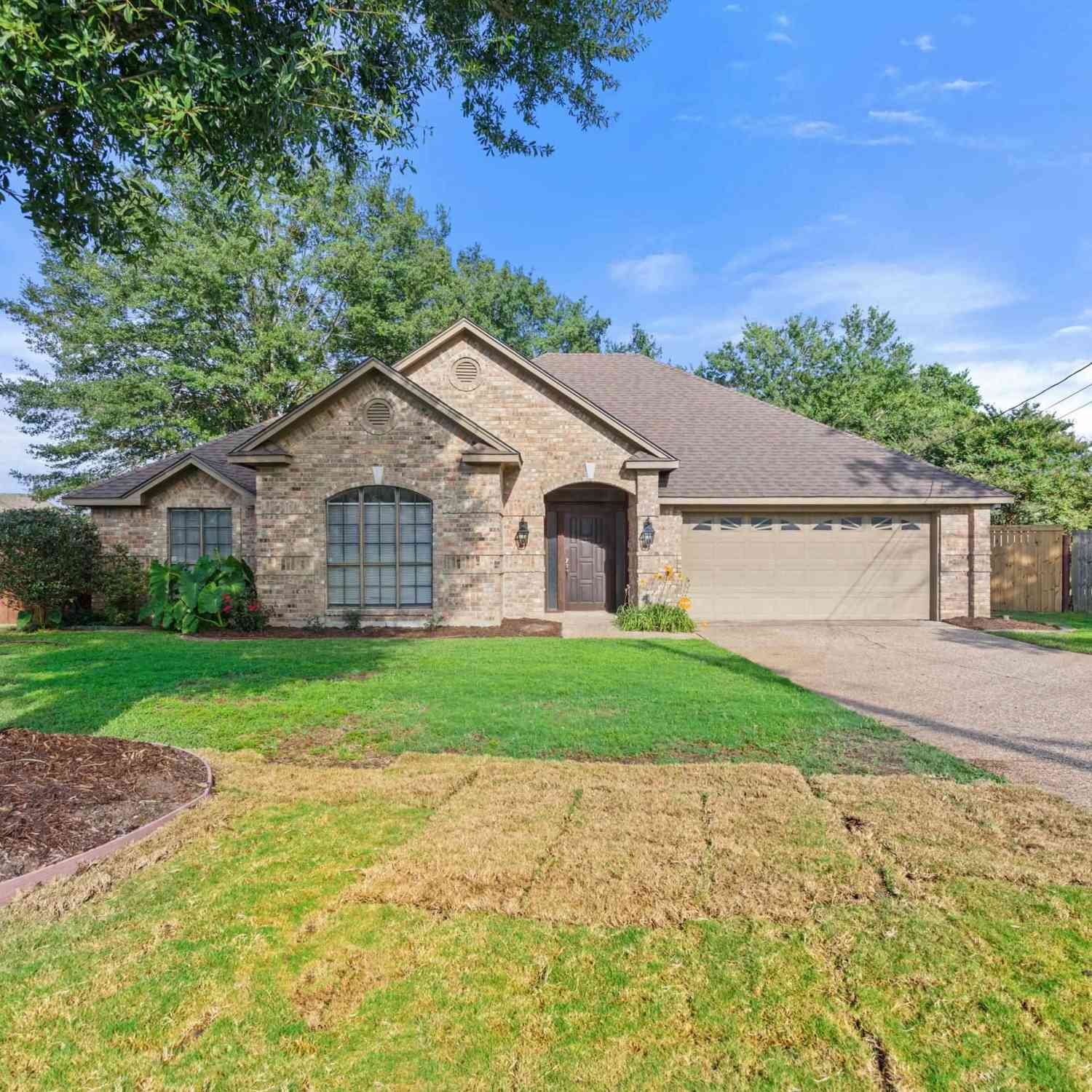 Homes For Sale - 19173 Greenleaf Dr.<br/> Flint, TX 75762