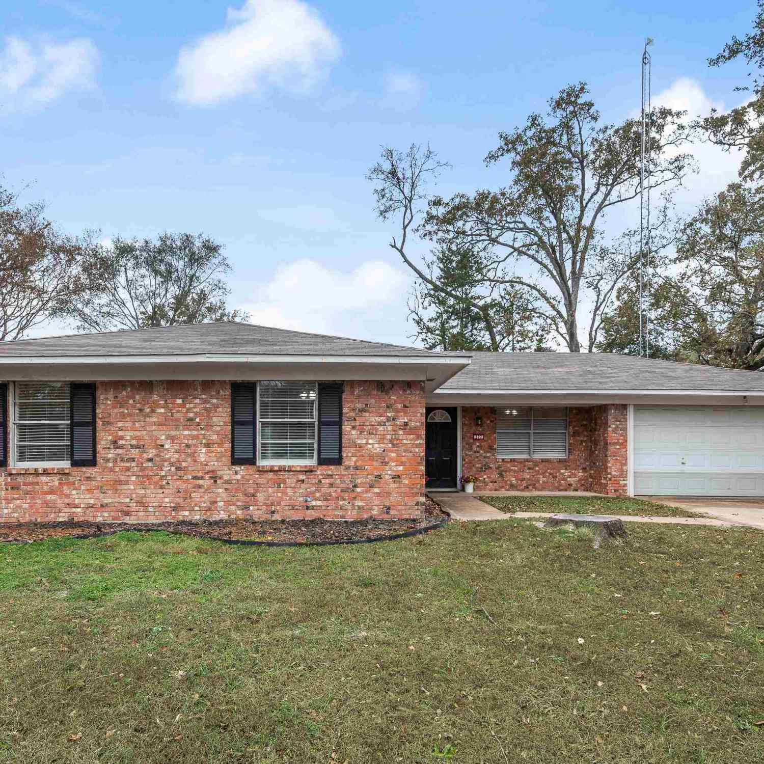Homes For Sale - 377 Nichols Dr<br/> Canton, TX 75103